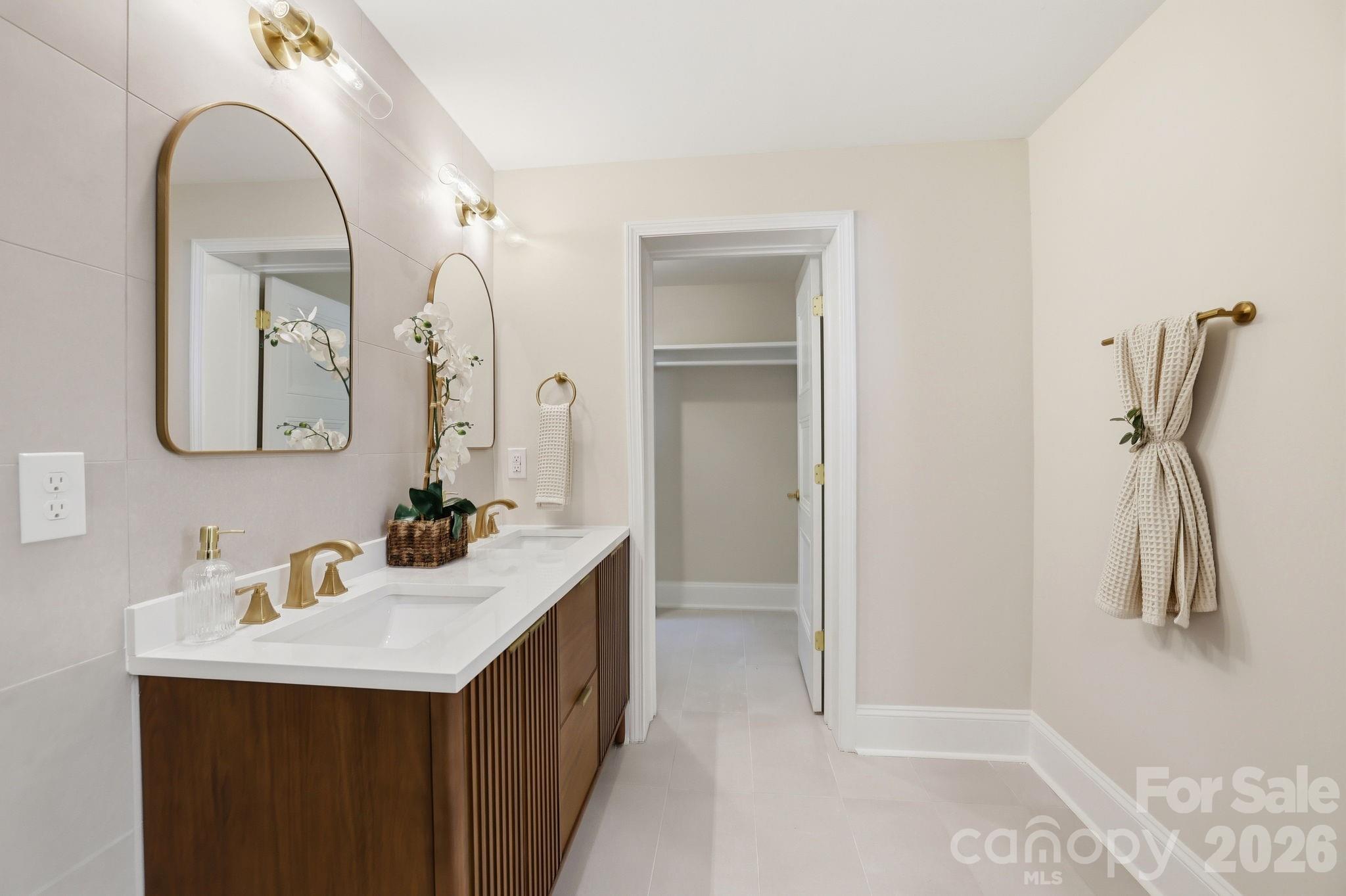 5515 Doncaster Drive Property Photo 16