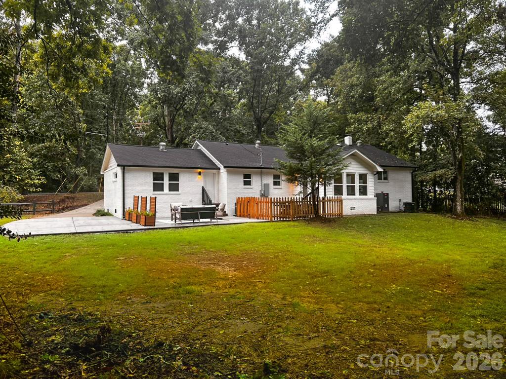 5515 Doncaster Drive Property Photo 18