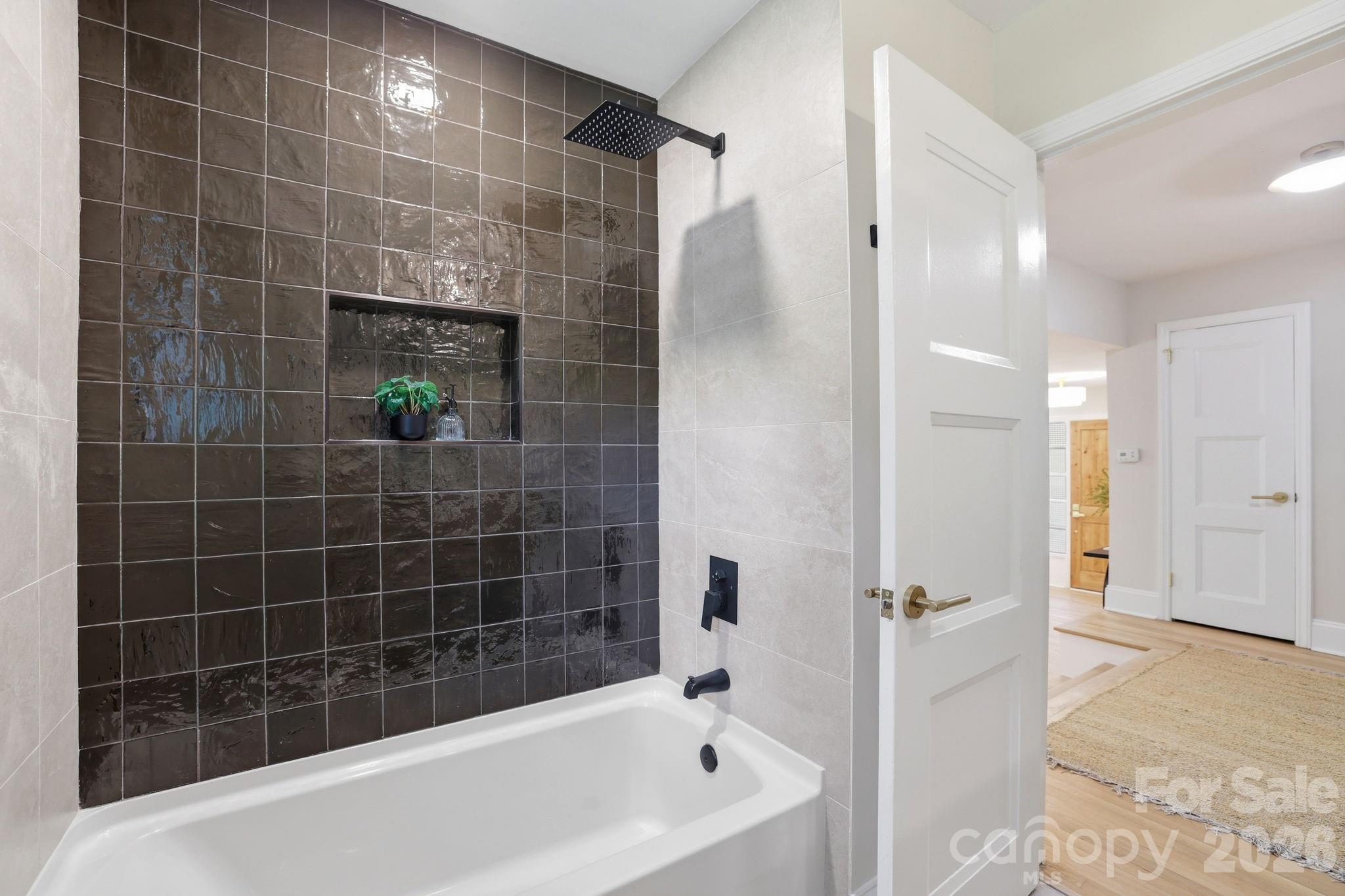 5515 Doncaster Drive Property Photo 19