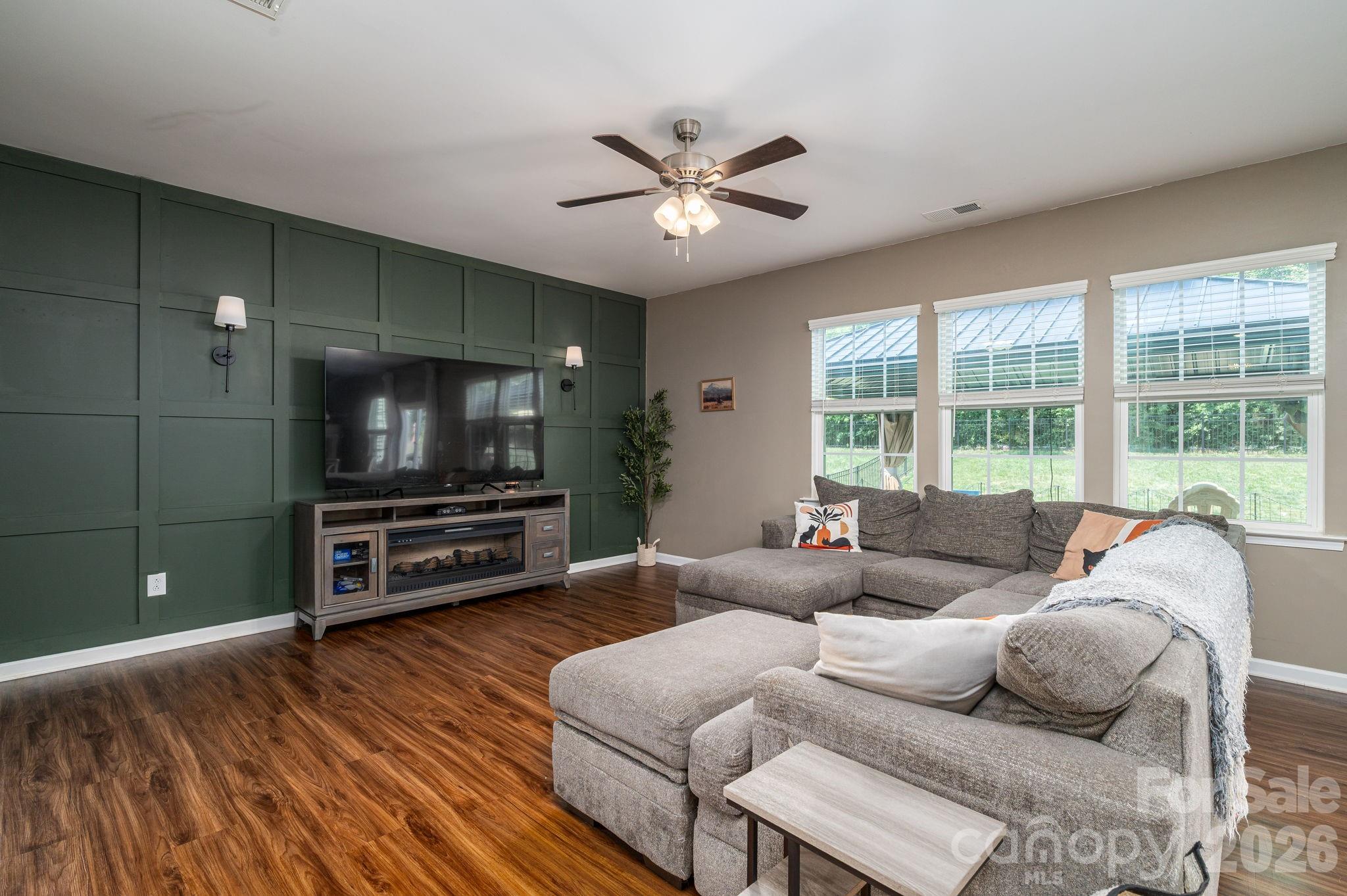2643 Swamp Chestnut Oak Drive Property Photo 11
