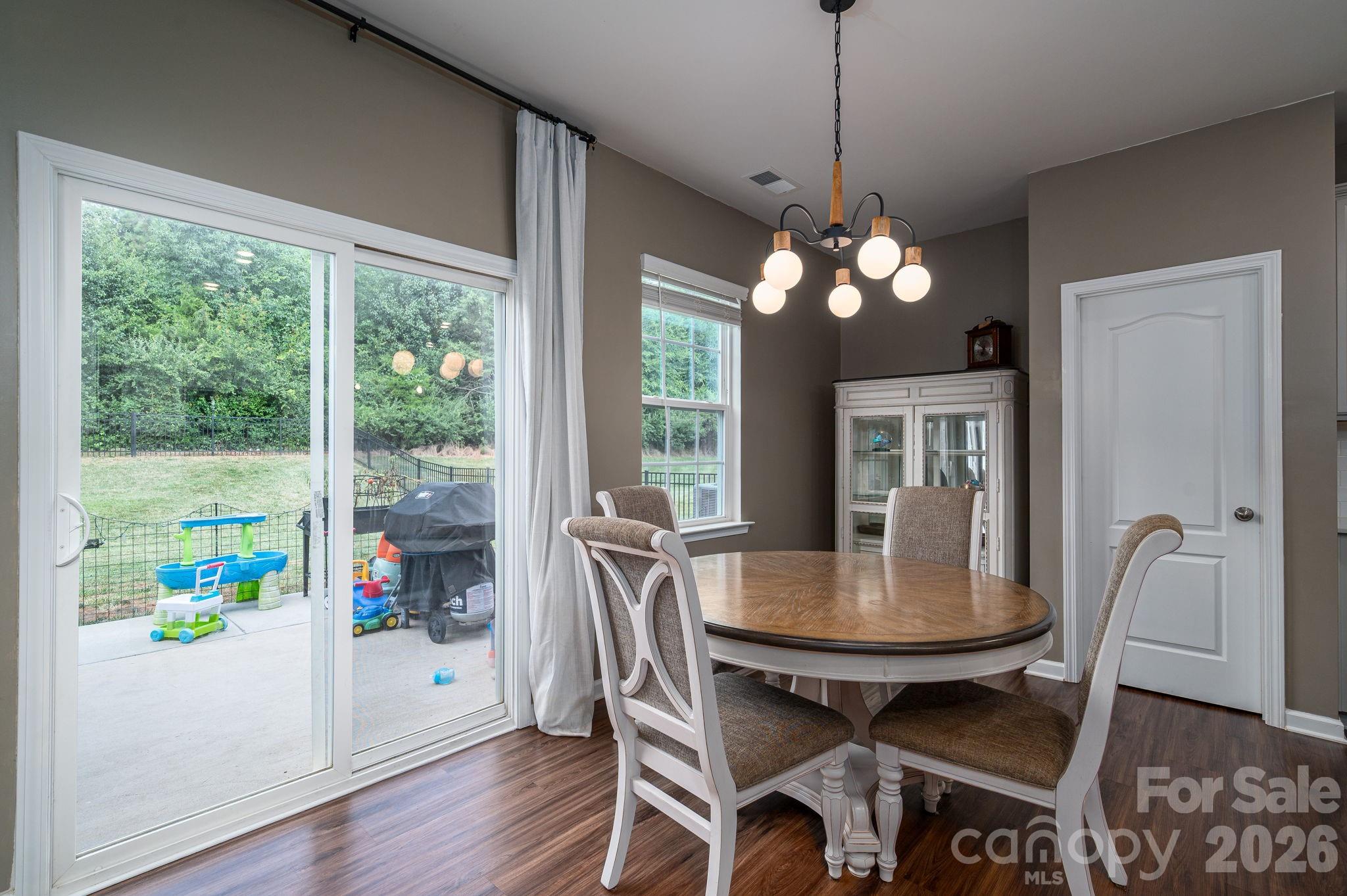 2643 Swamp Chestnut Oak Drive Property Photo 13