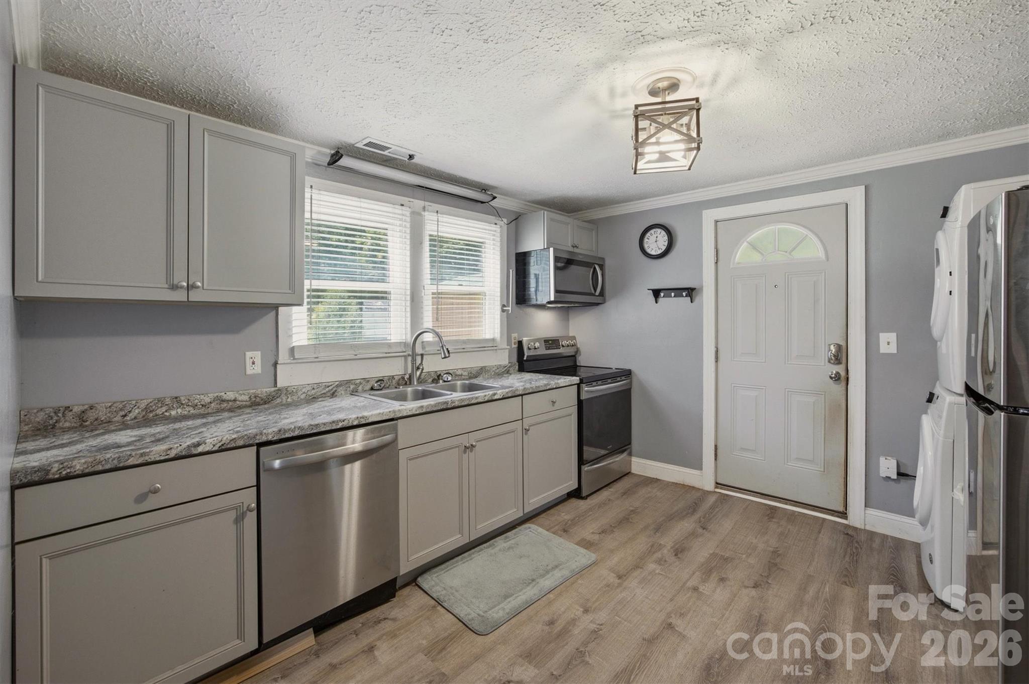 43 N Highland Avenue Property Photo 9