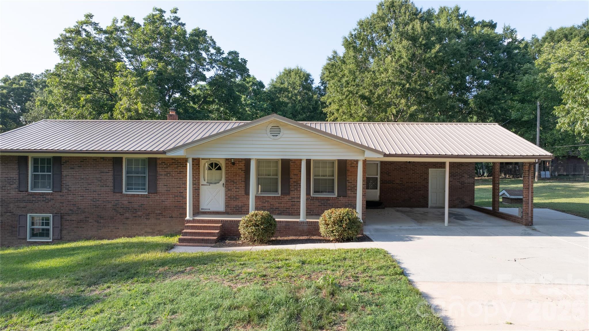 2209 Woodhurst Lane Property Photo 1