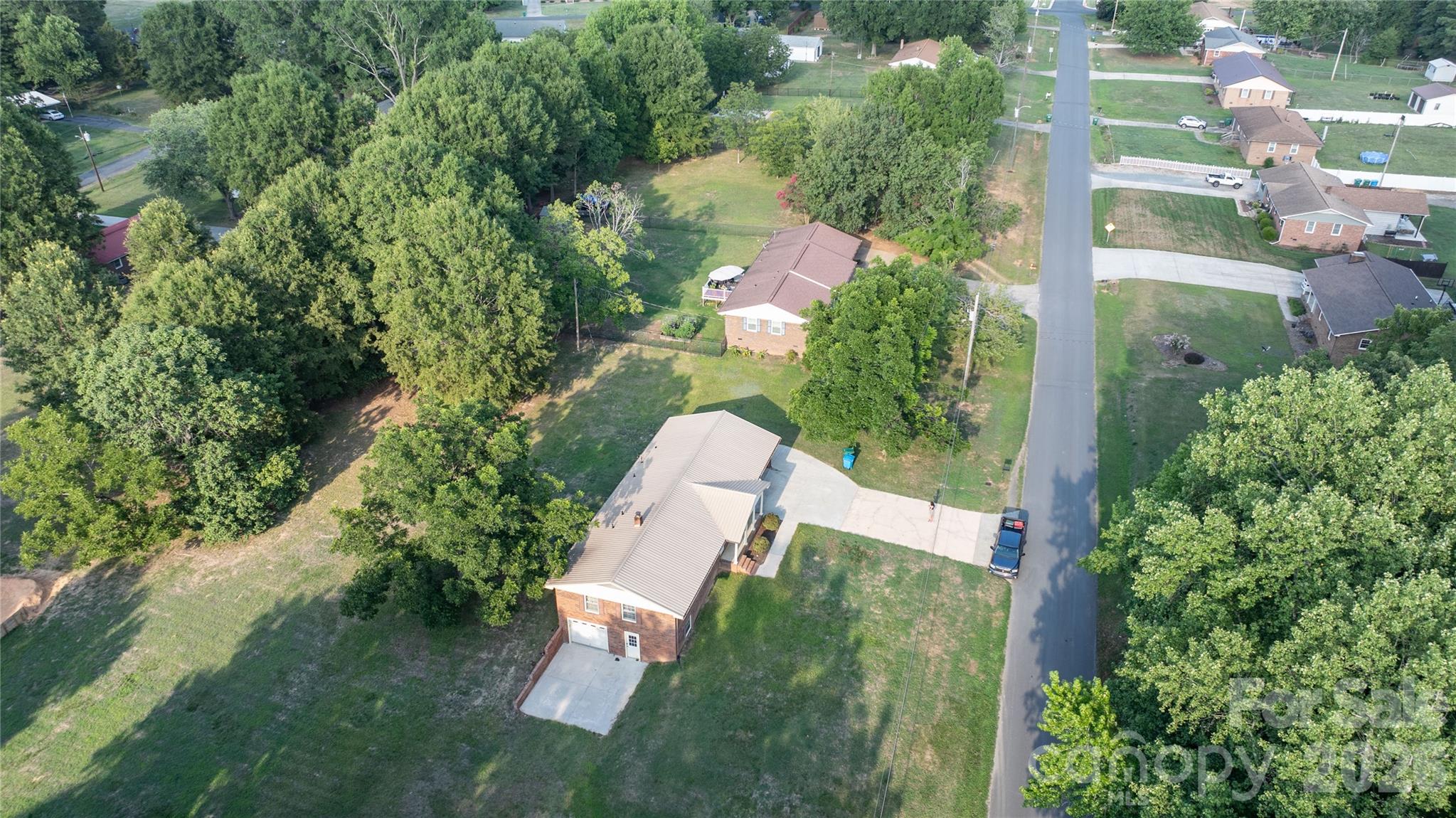 2209 Woodhurst Lane Property Photo 8