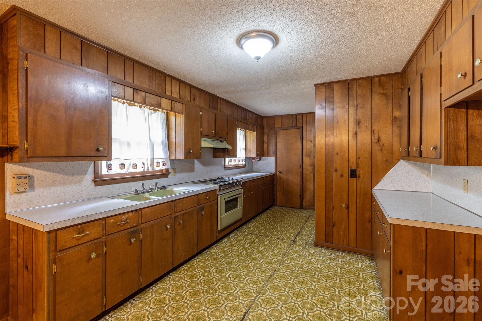 2209 Woodhurst Lane Property Photo 11