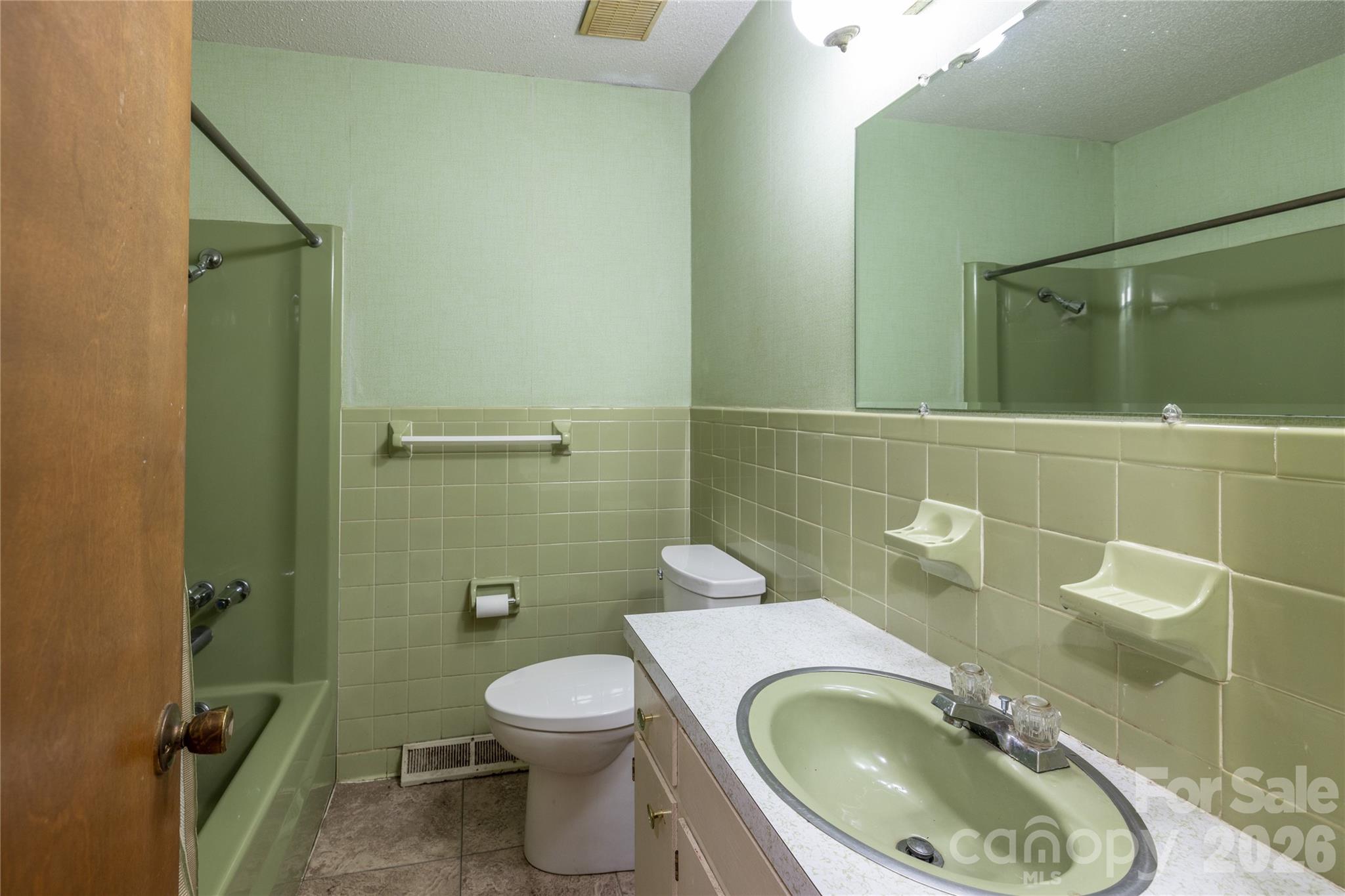 2209 Woodhurst Lane Property Photo 17