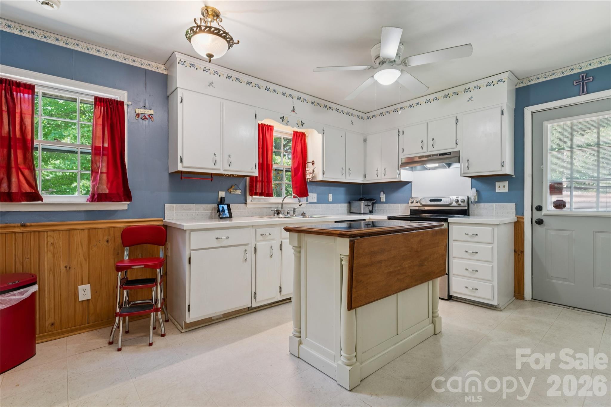10219 Mountain Apple Drive Property Photo 20
