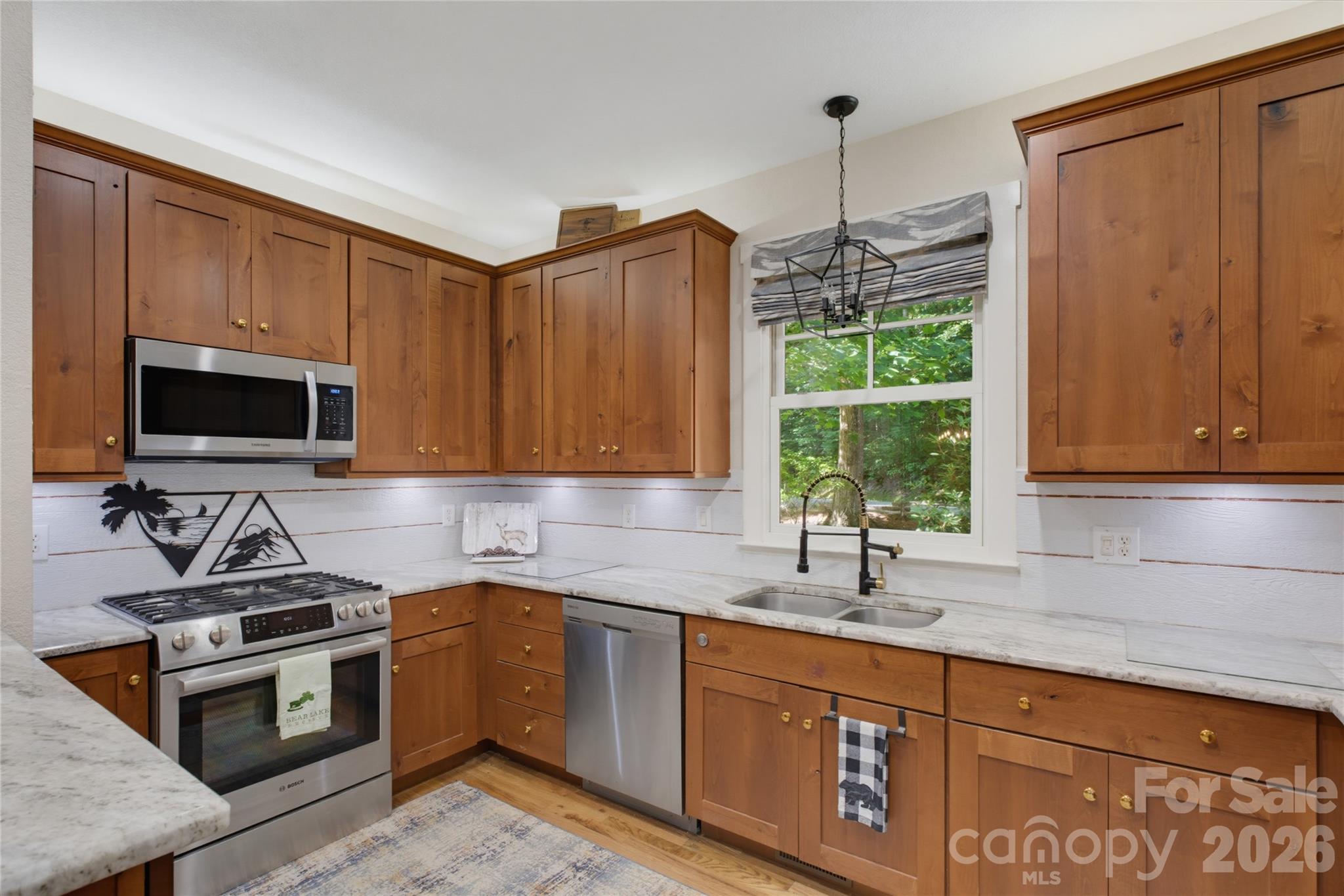 325 Hedgewood Drive Property Photo 10