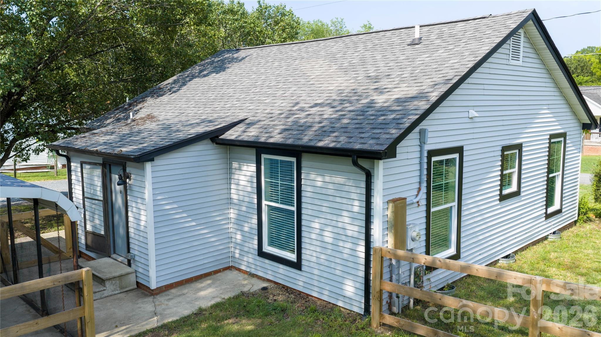 512 Florence Avenue Property Photo 3