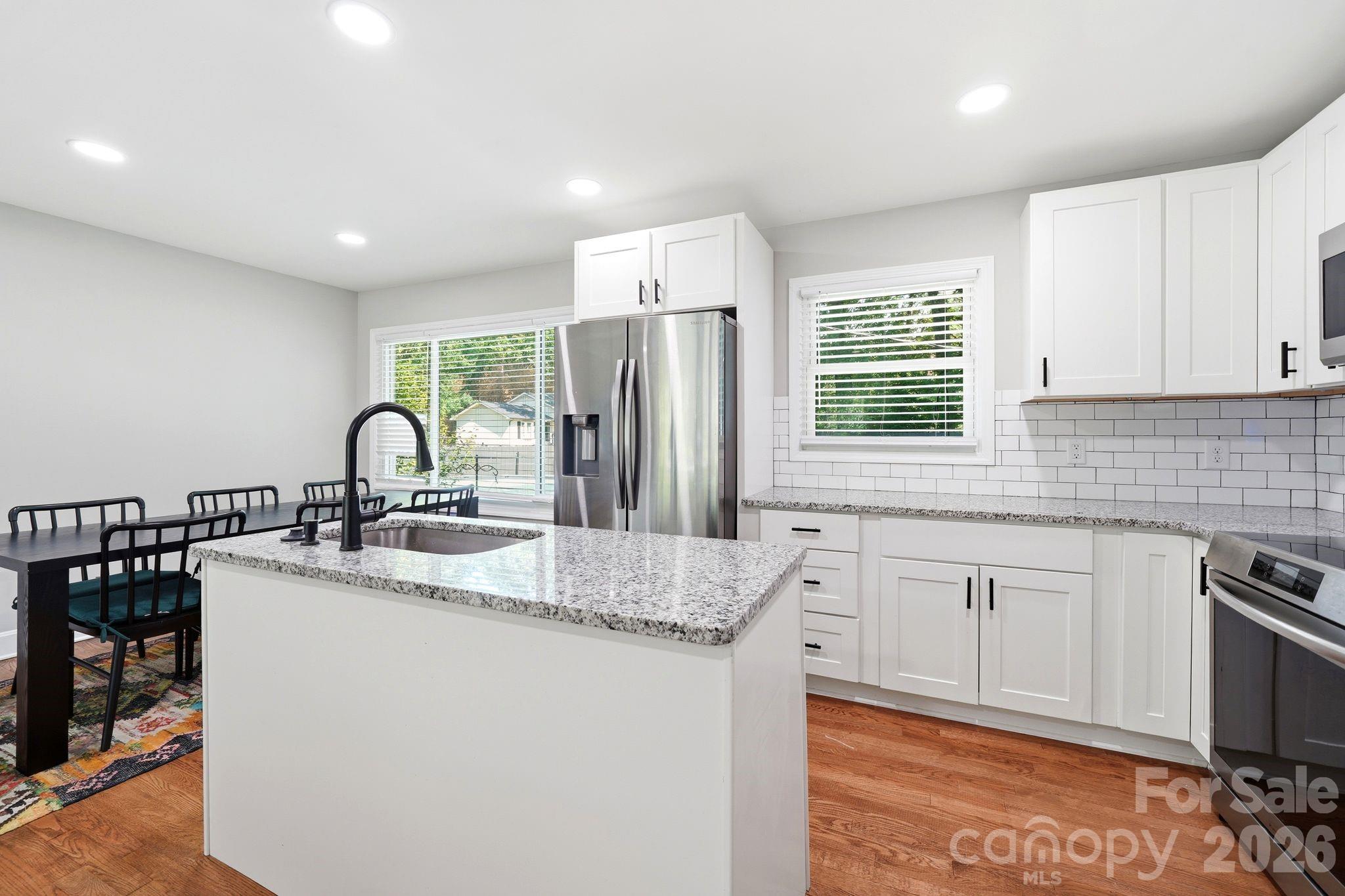 7552 Idlewild Road Property Photo 1