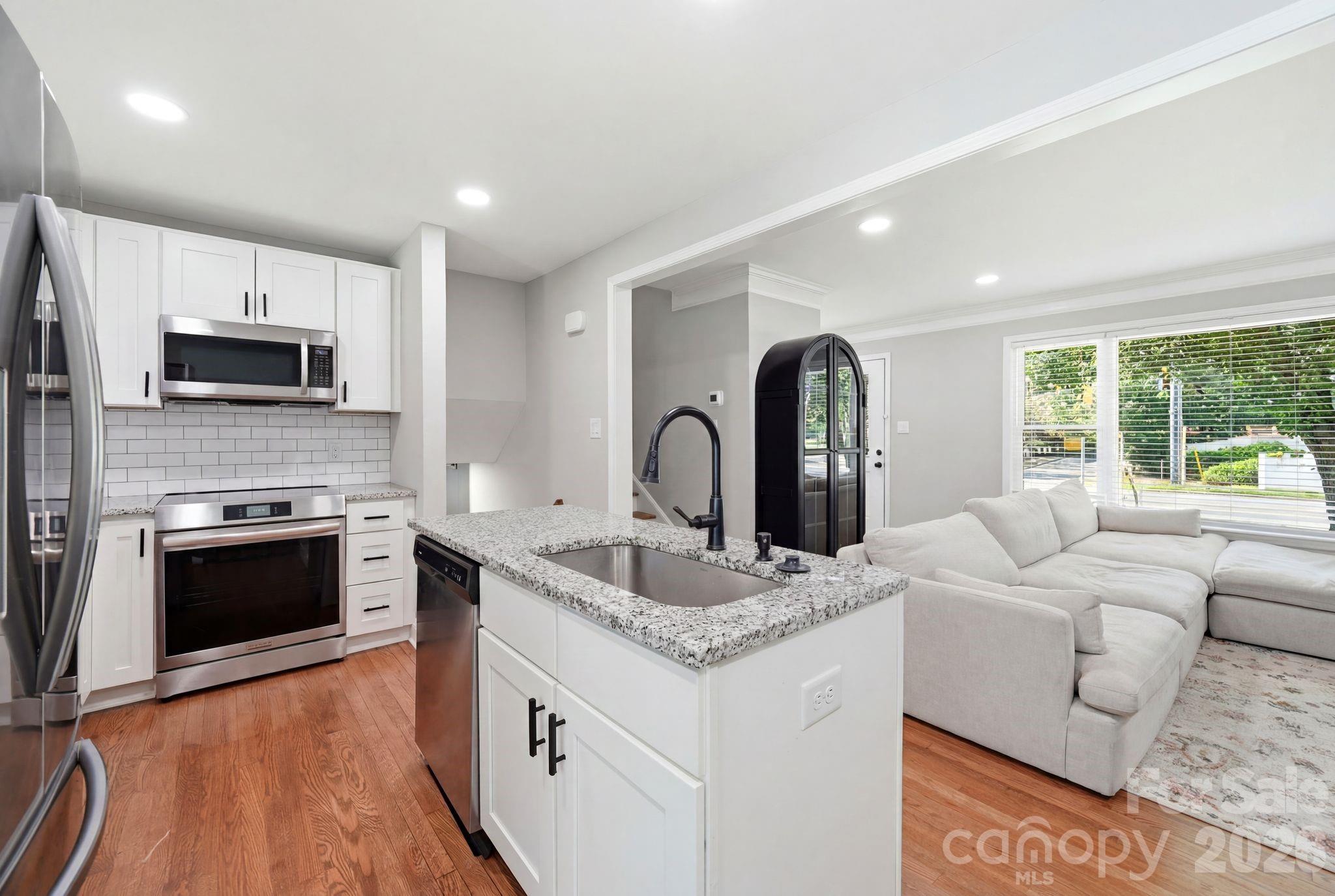 7552 Idlewild Road Property Photo 6