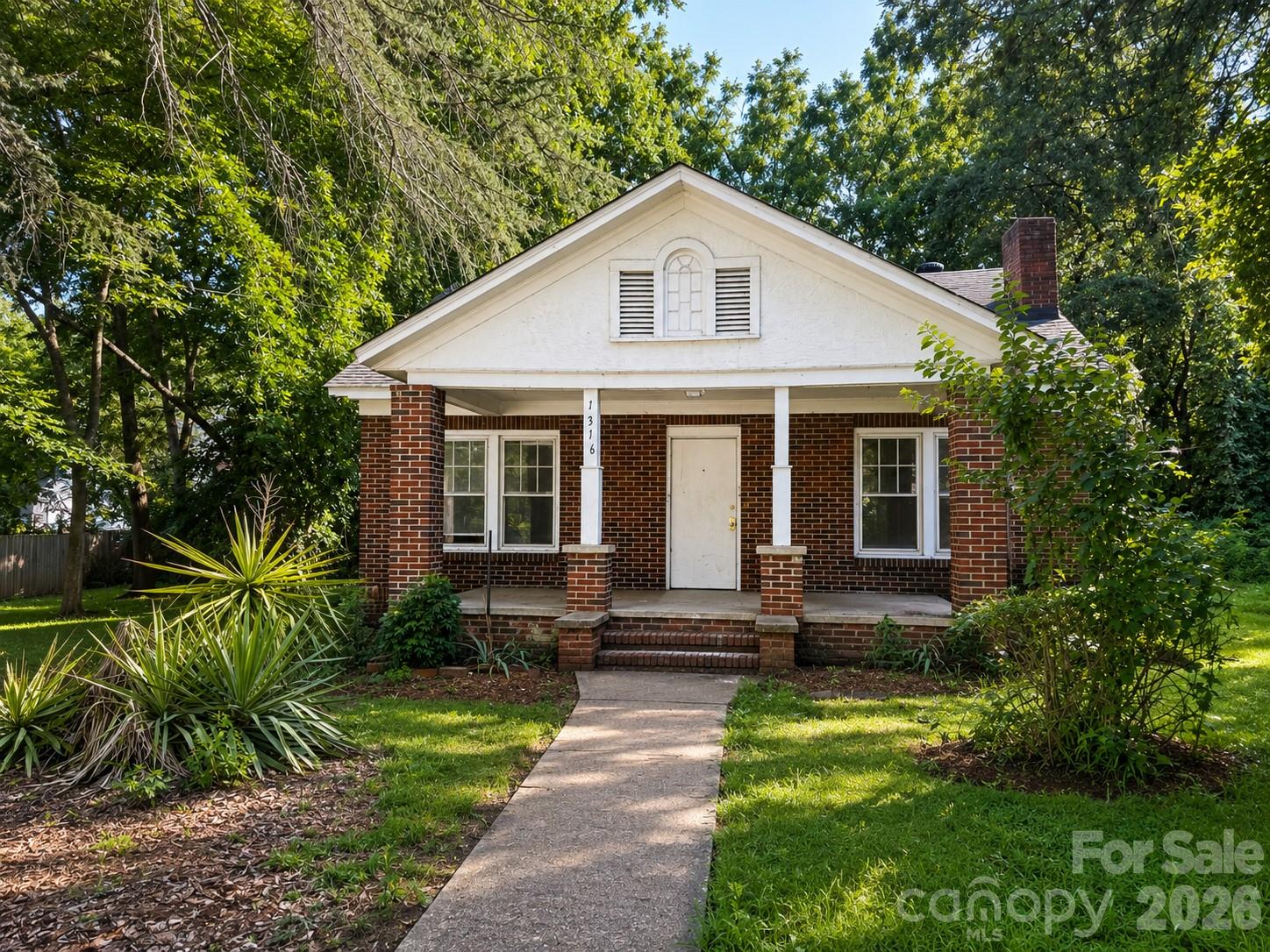 1316 E 35th Street Property Photo 2