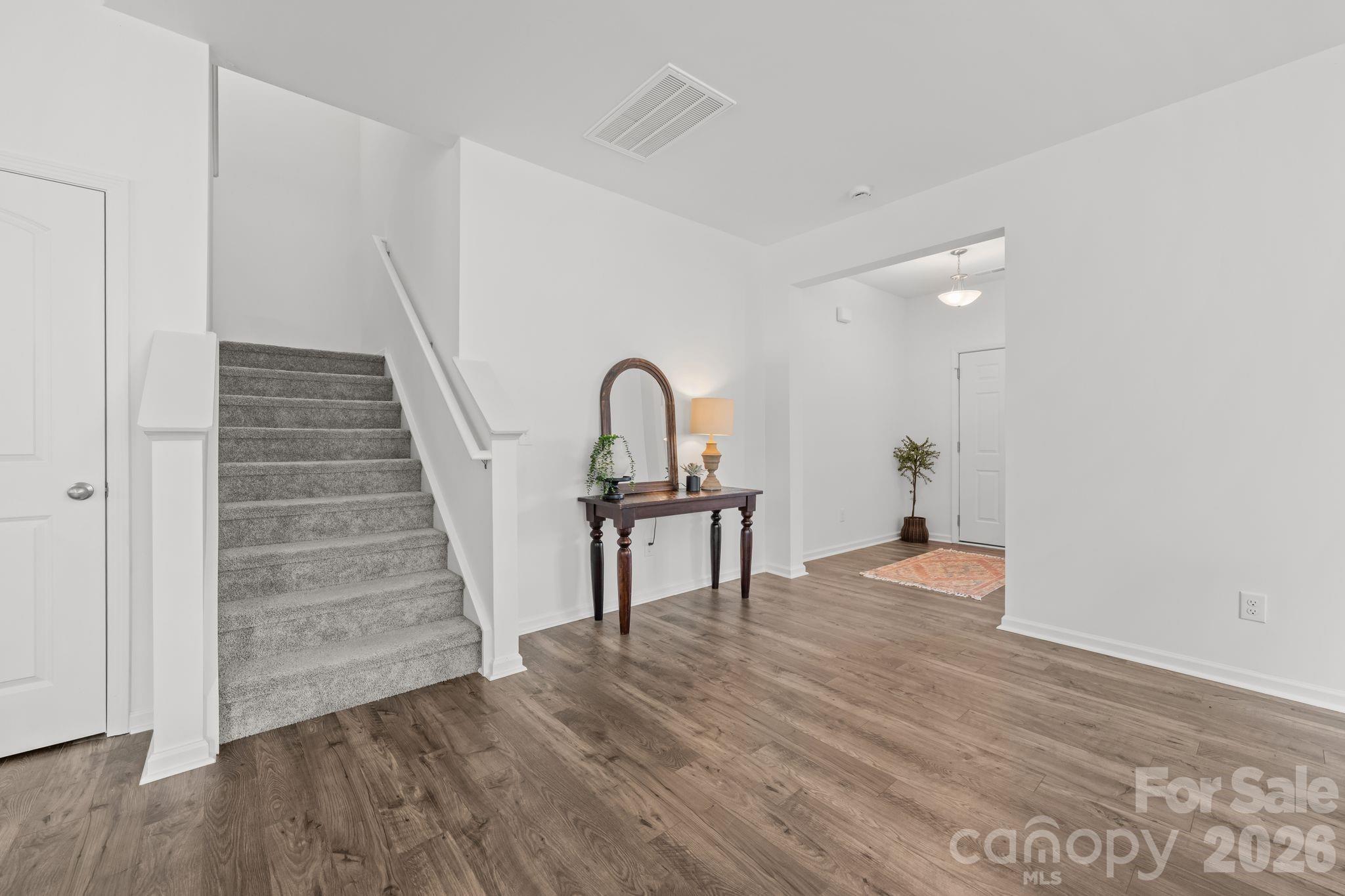 227 Redondo Drive Property Photo 6