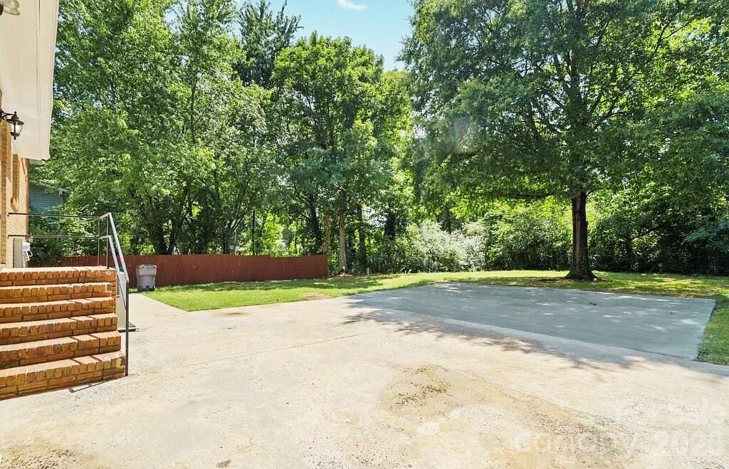 6315 Spring Garden Lane Property Photo 2