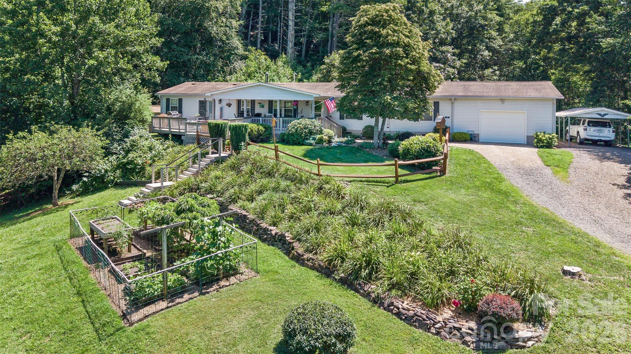 185 Trout Water Circle Property Photo 2