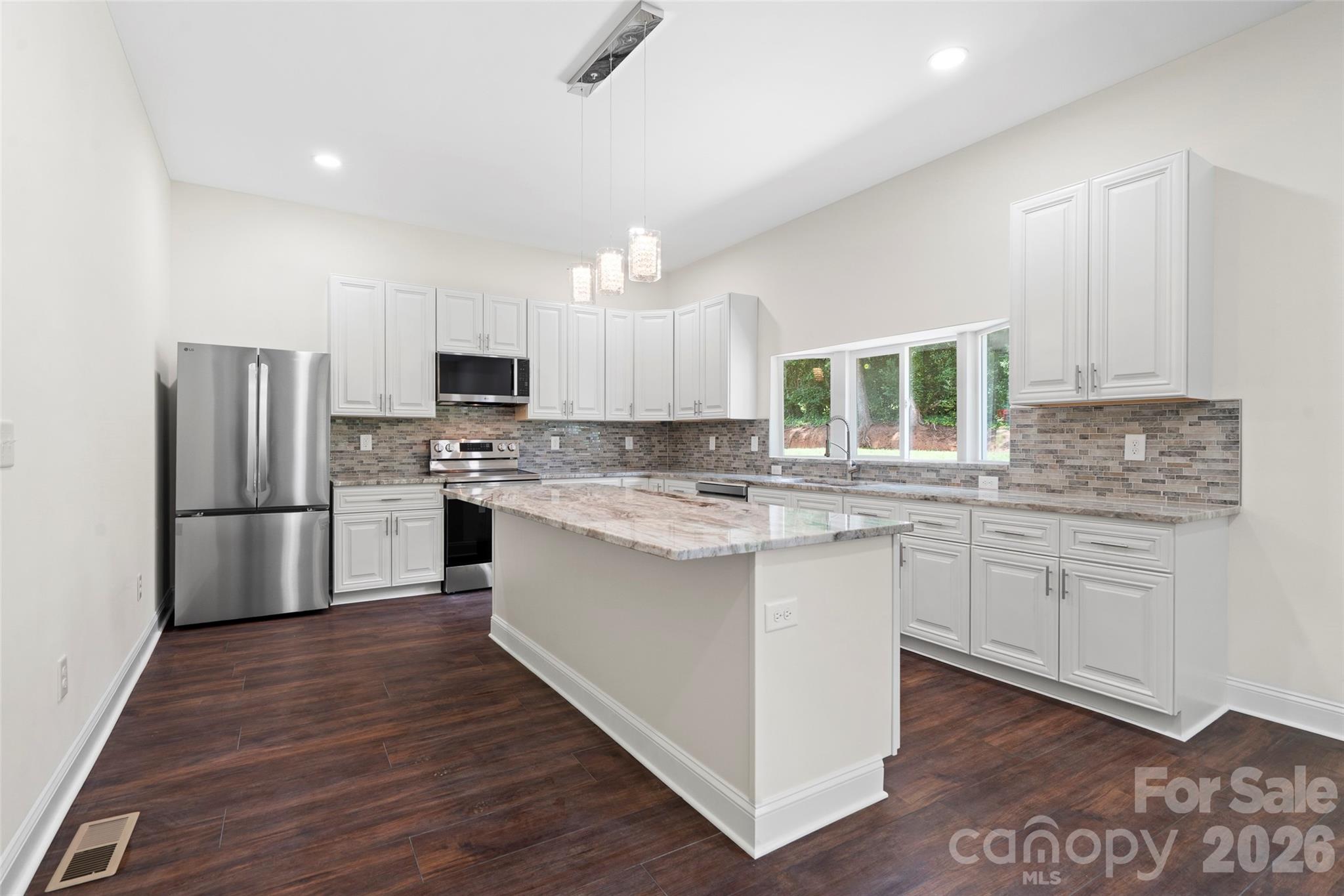 1820 N Hewitt Avenue Property Photo 3