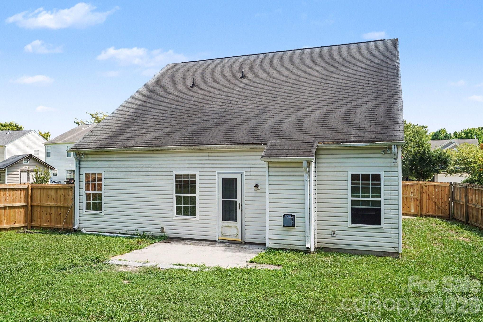 10411 Pickerel Lane Property Photo 14