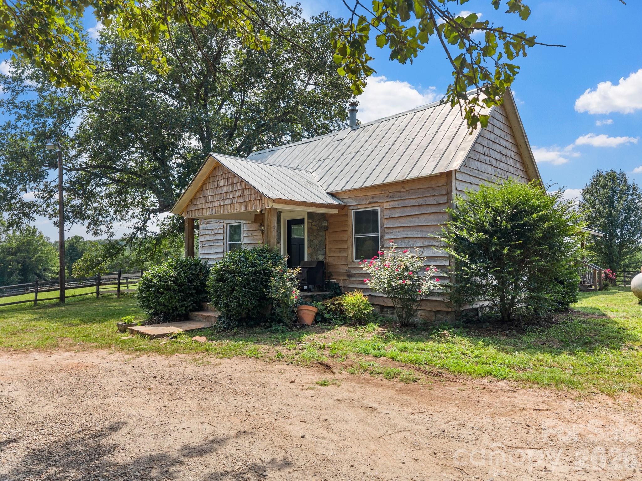 232 Blue Mountain Lane Property Photo 2