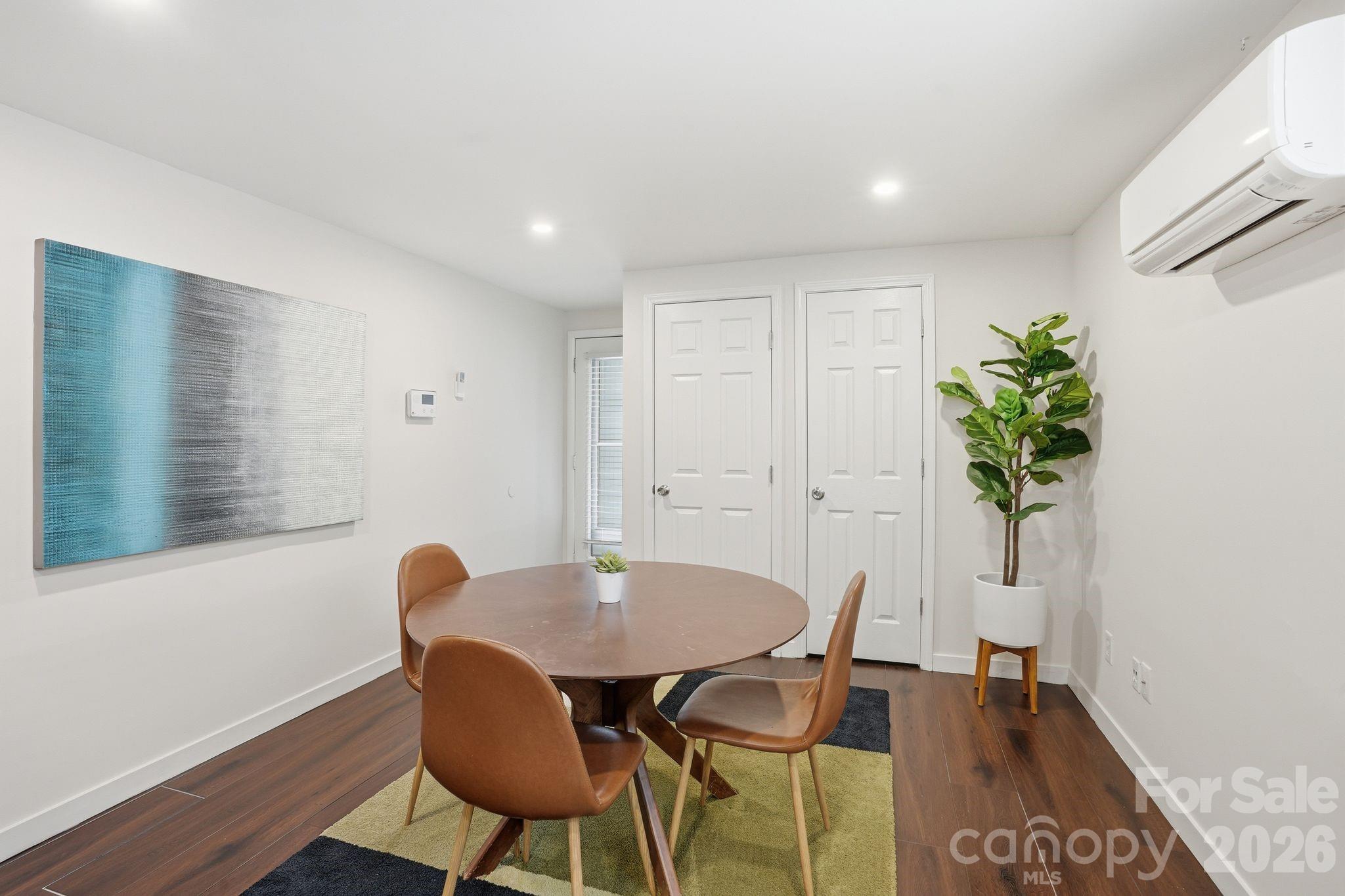 721 N Poplar Street 1 Property Photo 11
