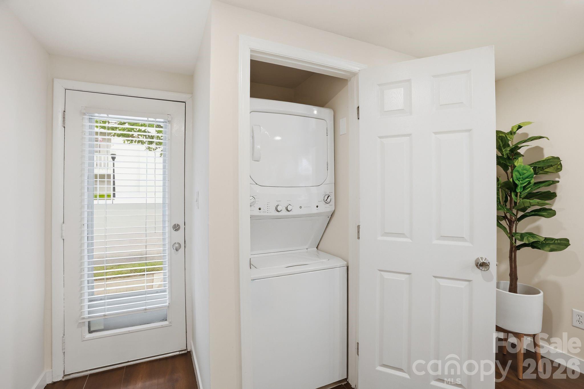 721 N Poplar Street 1 Property Photo 12