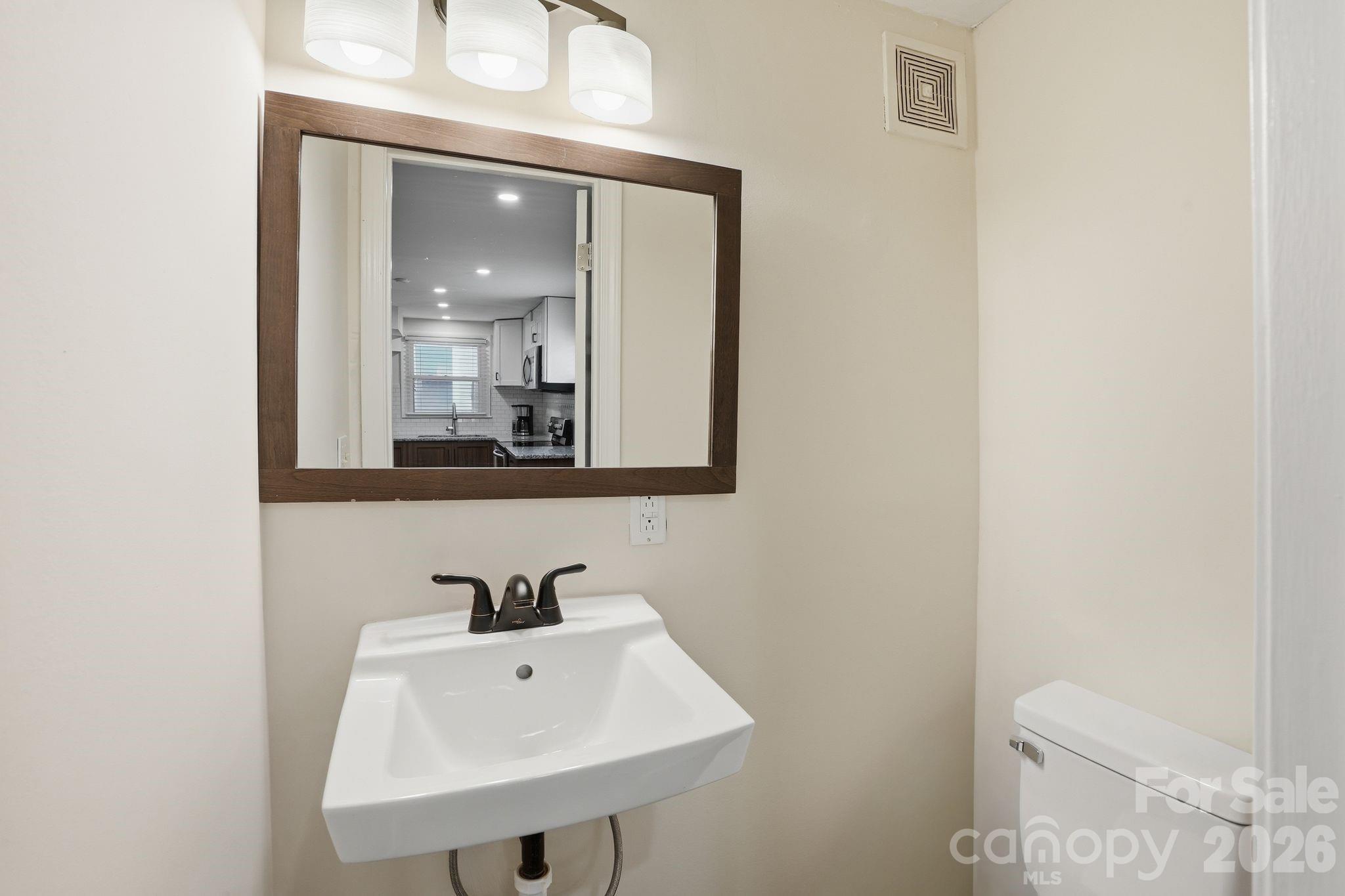 721 N Poplar Street 1 Property Photo 13