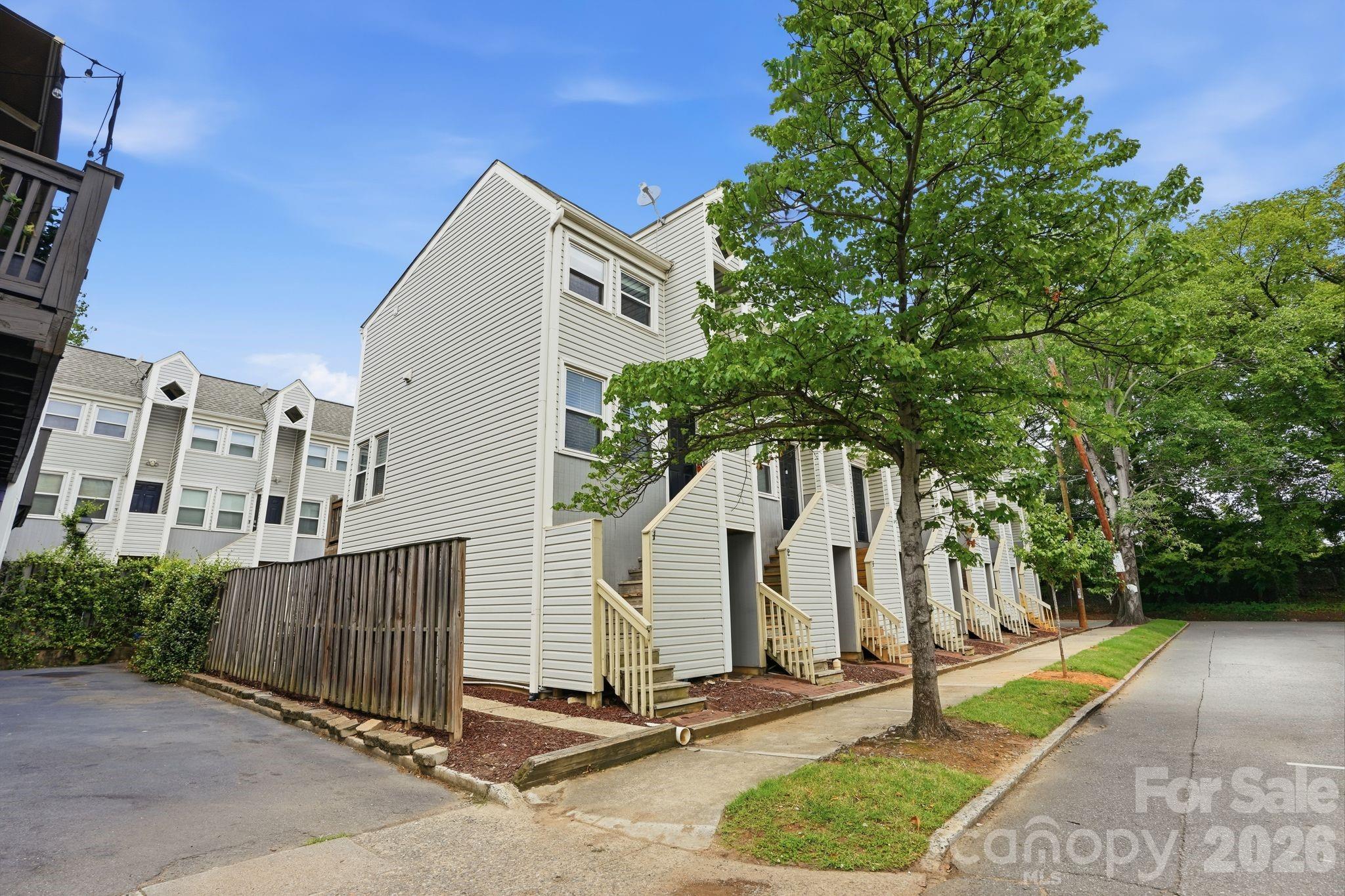 721 N Poplar Street 1 Property Photo 21