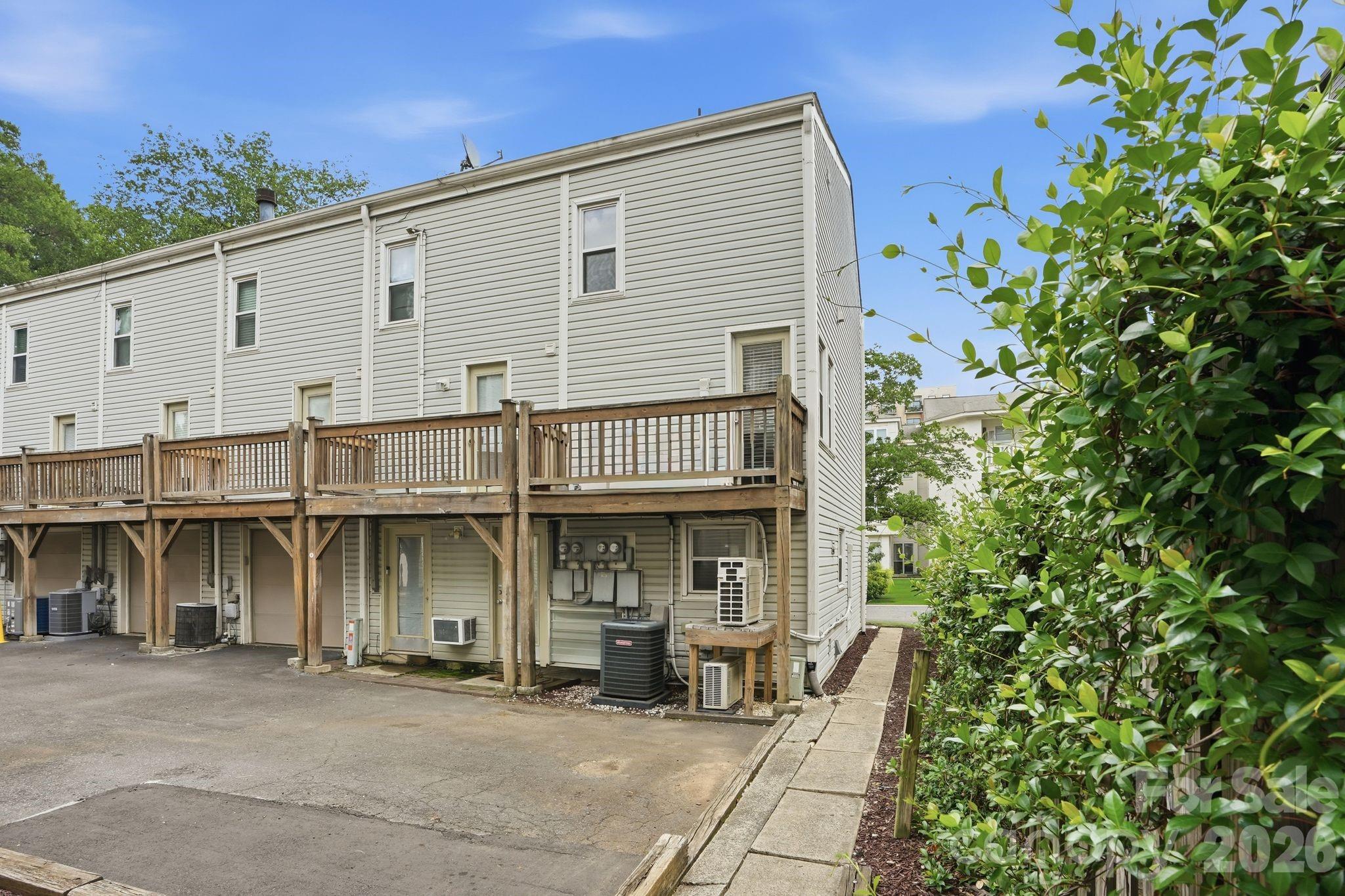 721 N Poplar Street 1 Property Photo 29