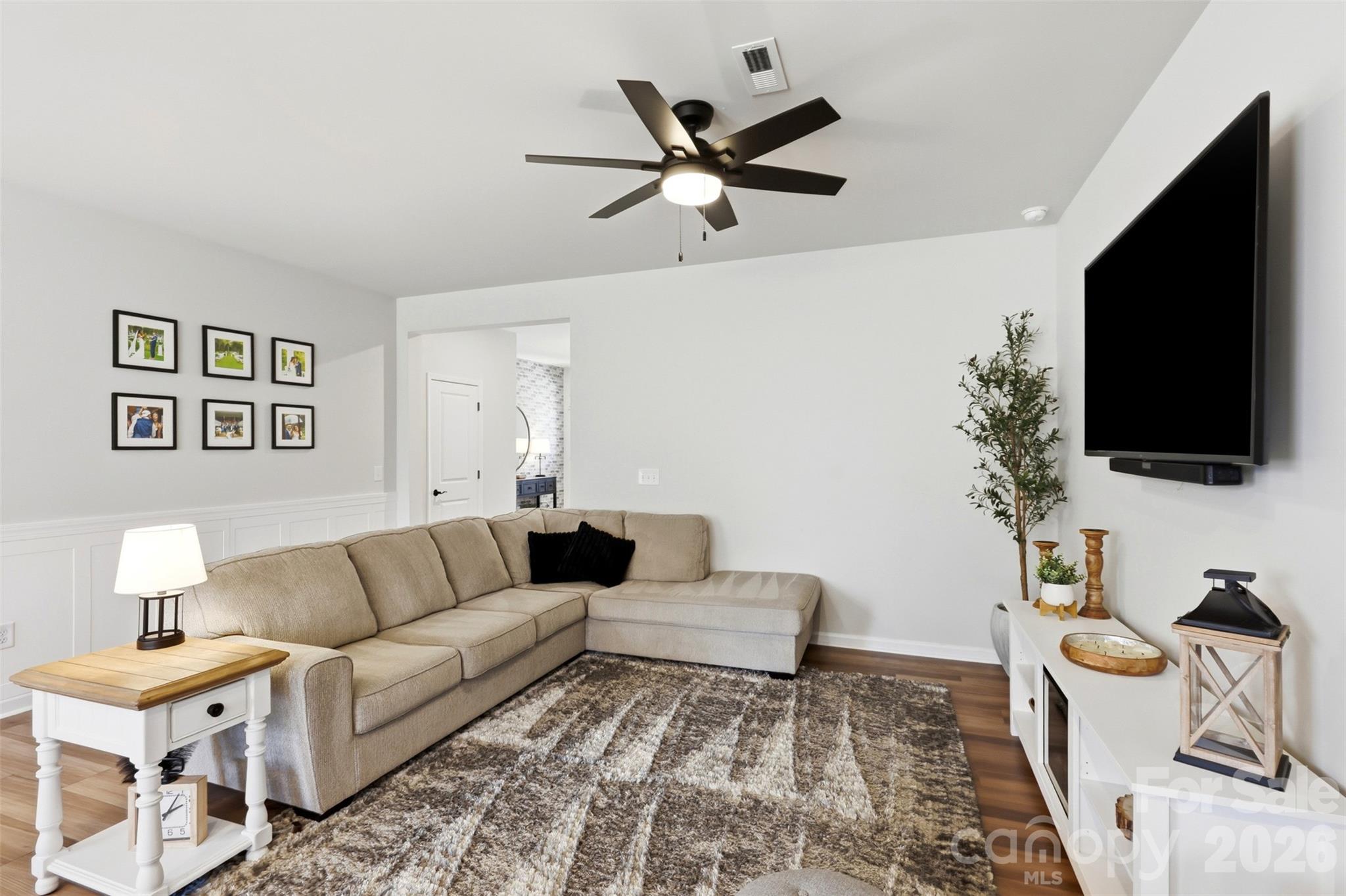 2037 Howell Creek Way Property Photo 6