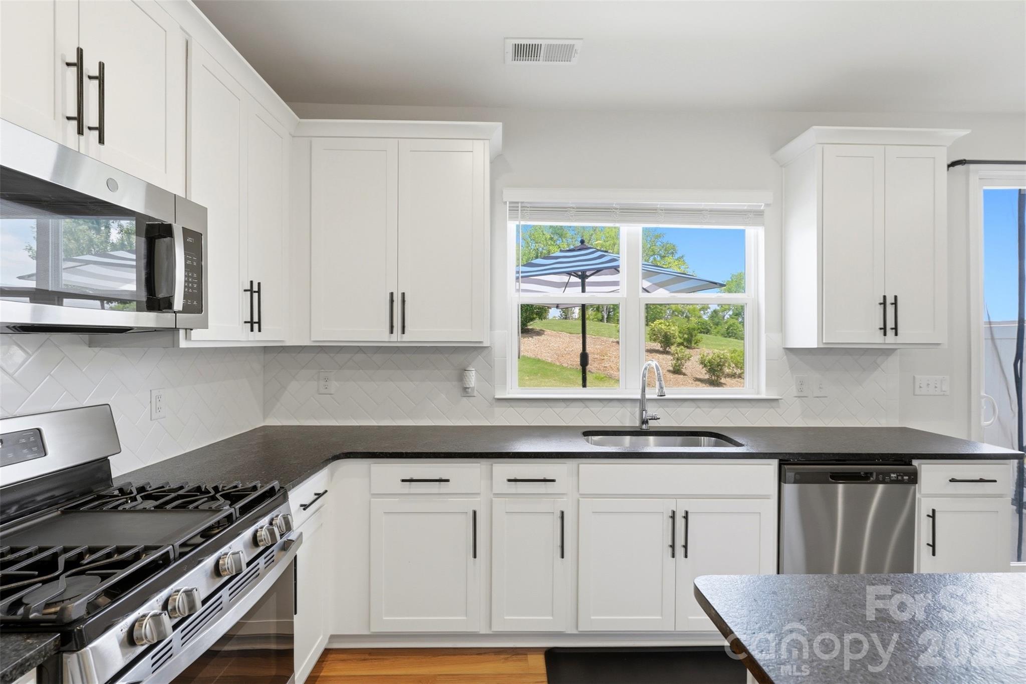 2037 Howell Creek Way Property Photo 10