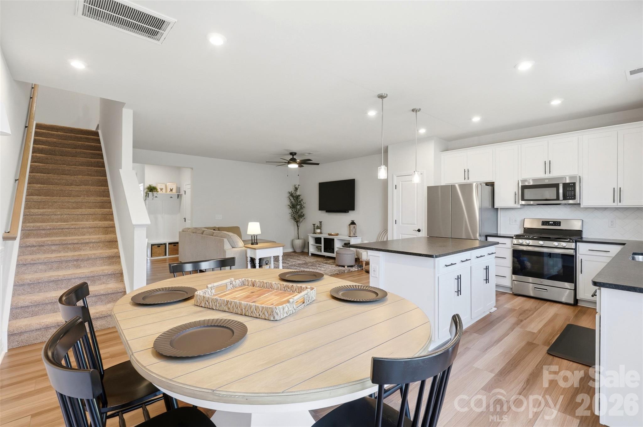 2037 Howell Creek Way Property Photo 13