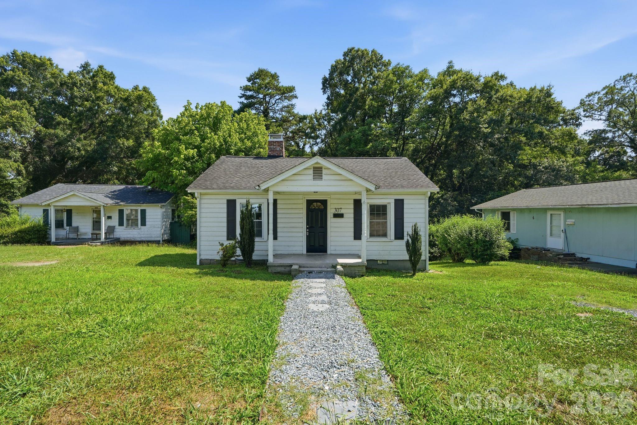 307 Clay Street Property Photo 1