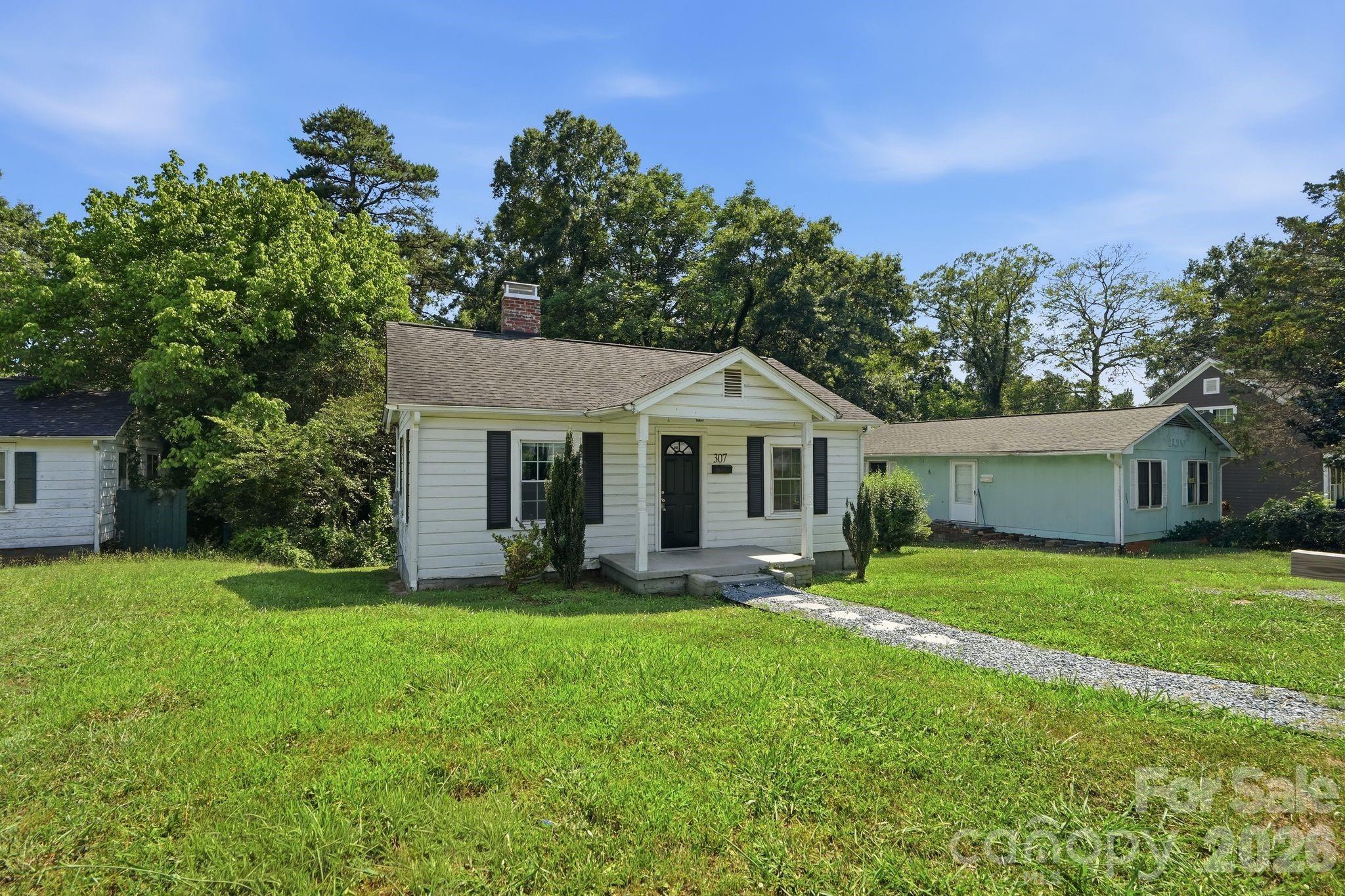 307 Clay Street Property Photo 2