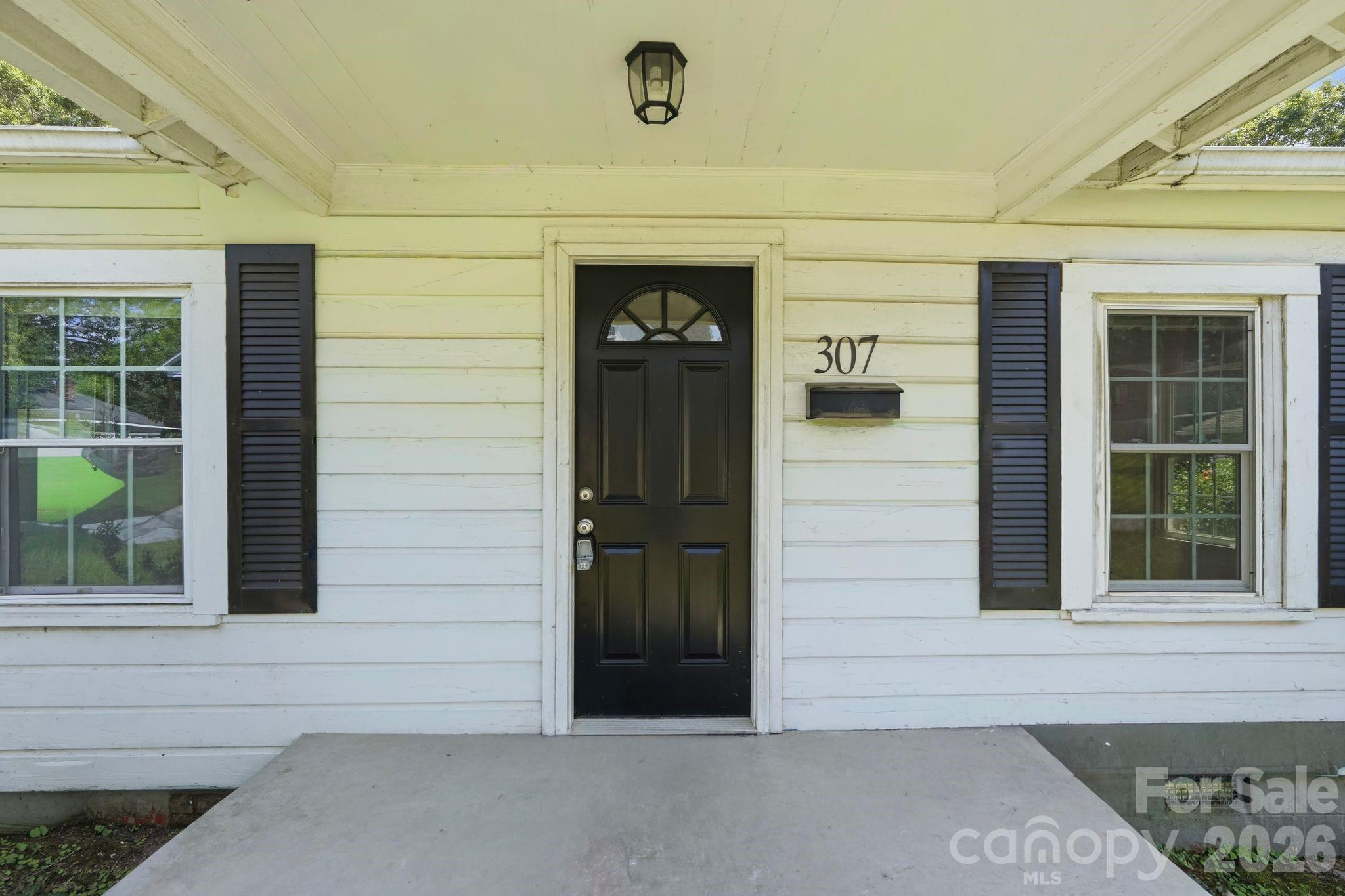 307 Clay Street Property Photo 4