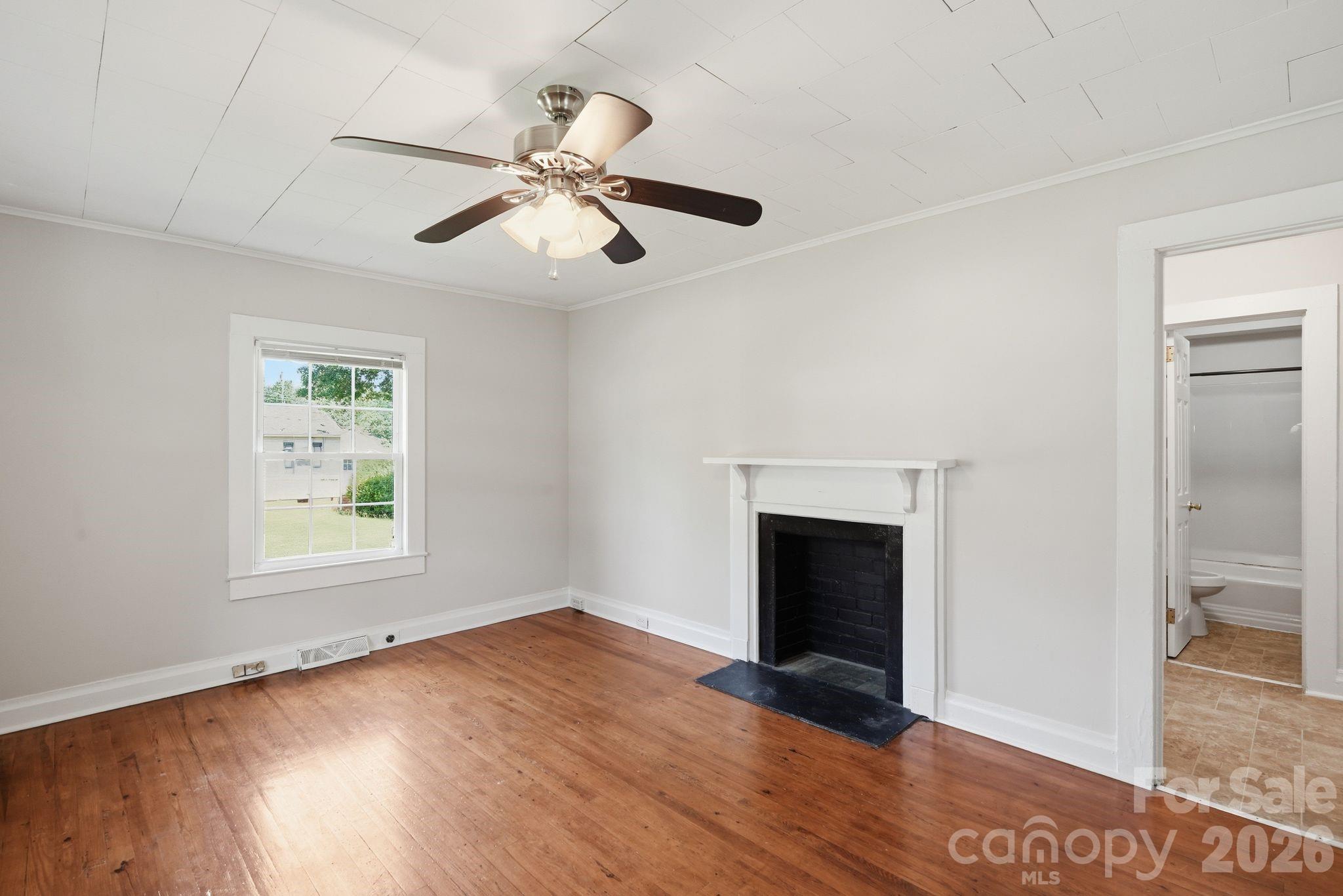 307 Clay Street Property Photo 5