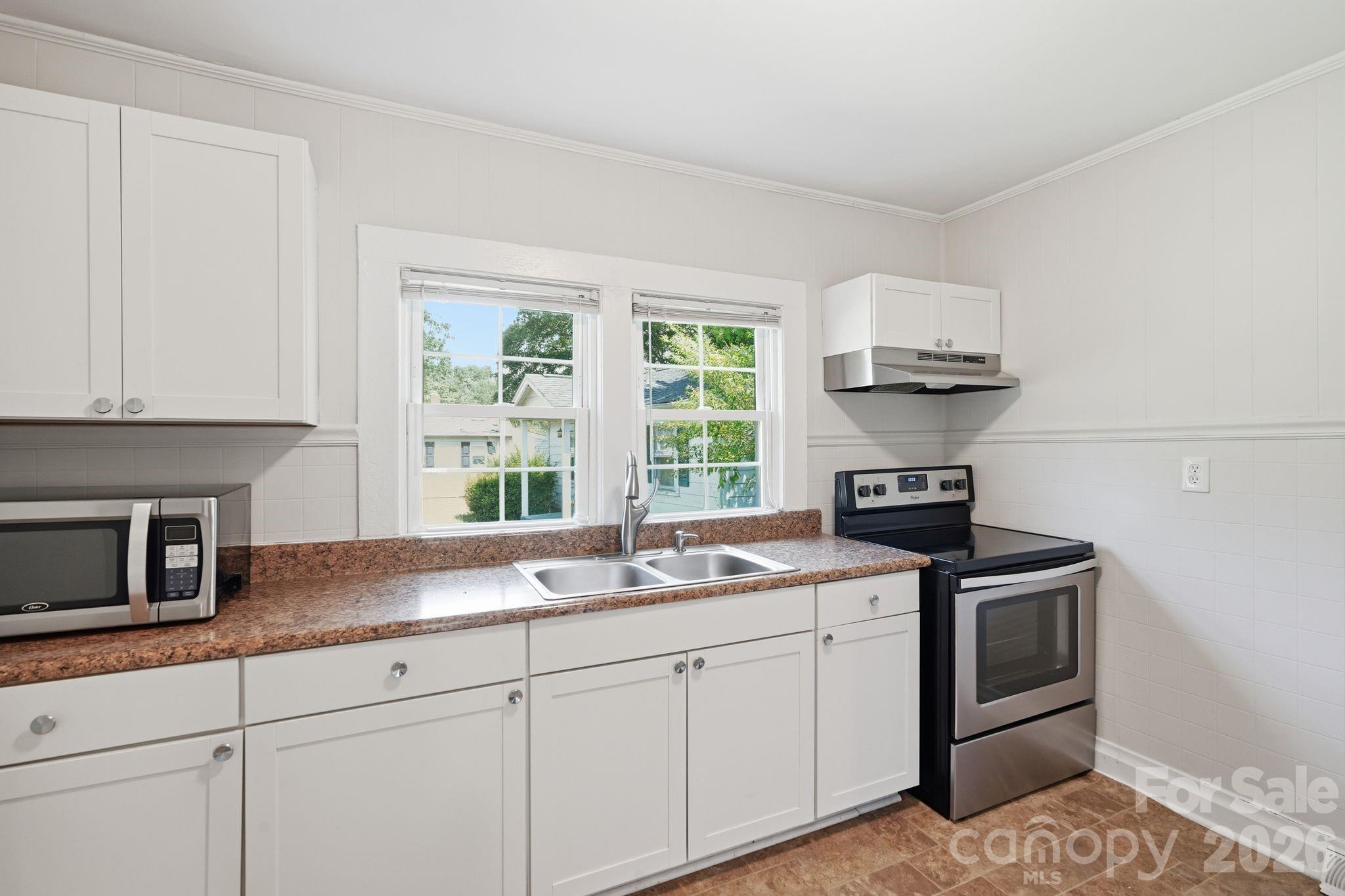 307 Clay Street Property Photo 10