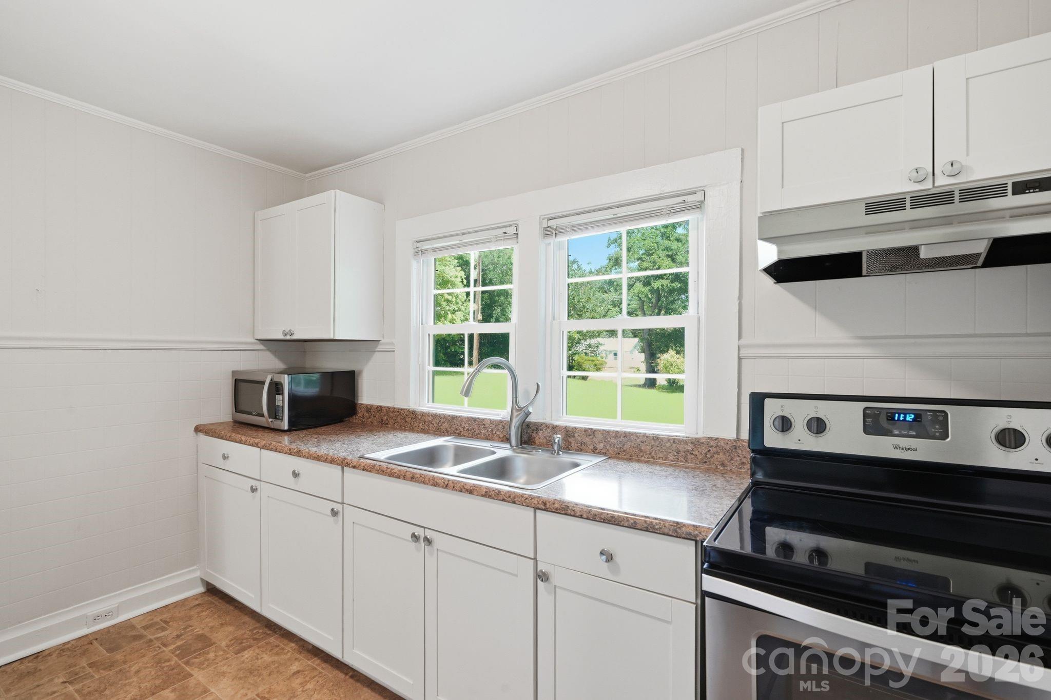 307 Clay Street Property Photo 11