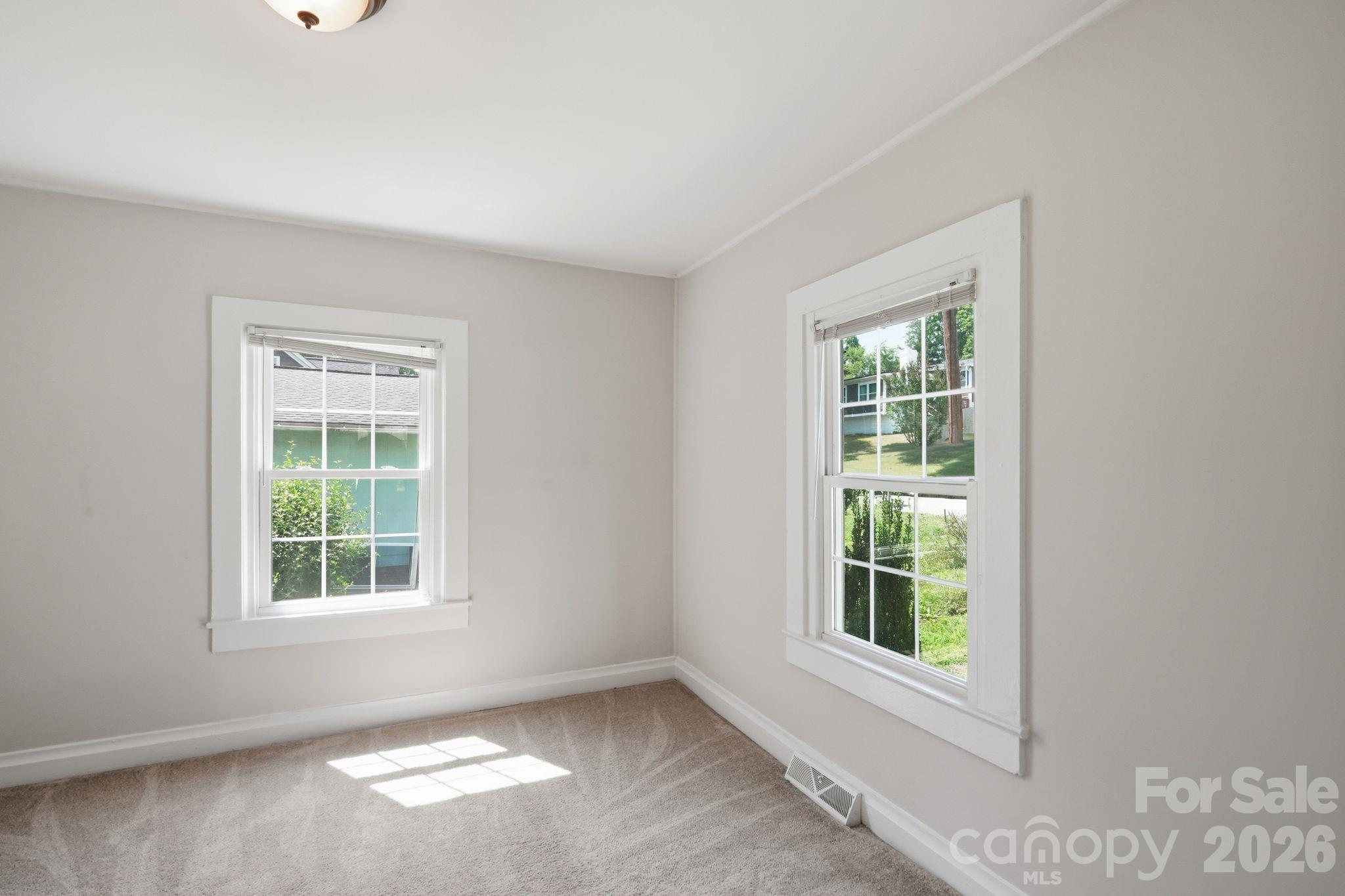 307 Clay Street Property Photo 12
