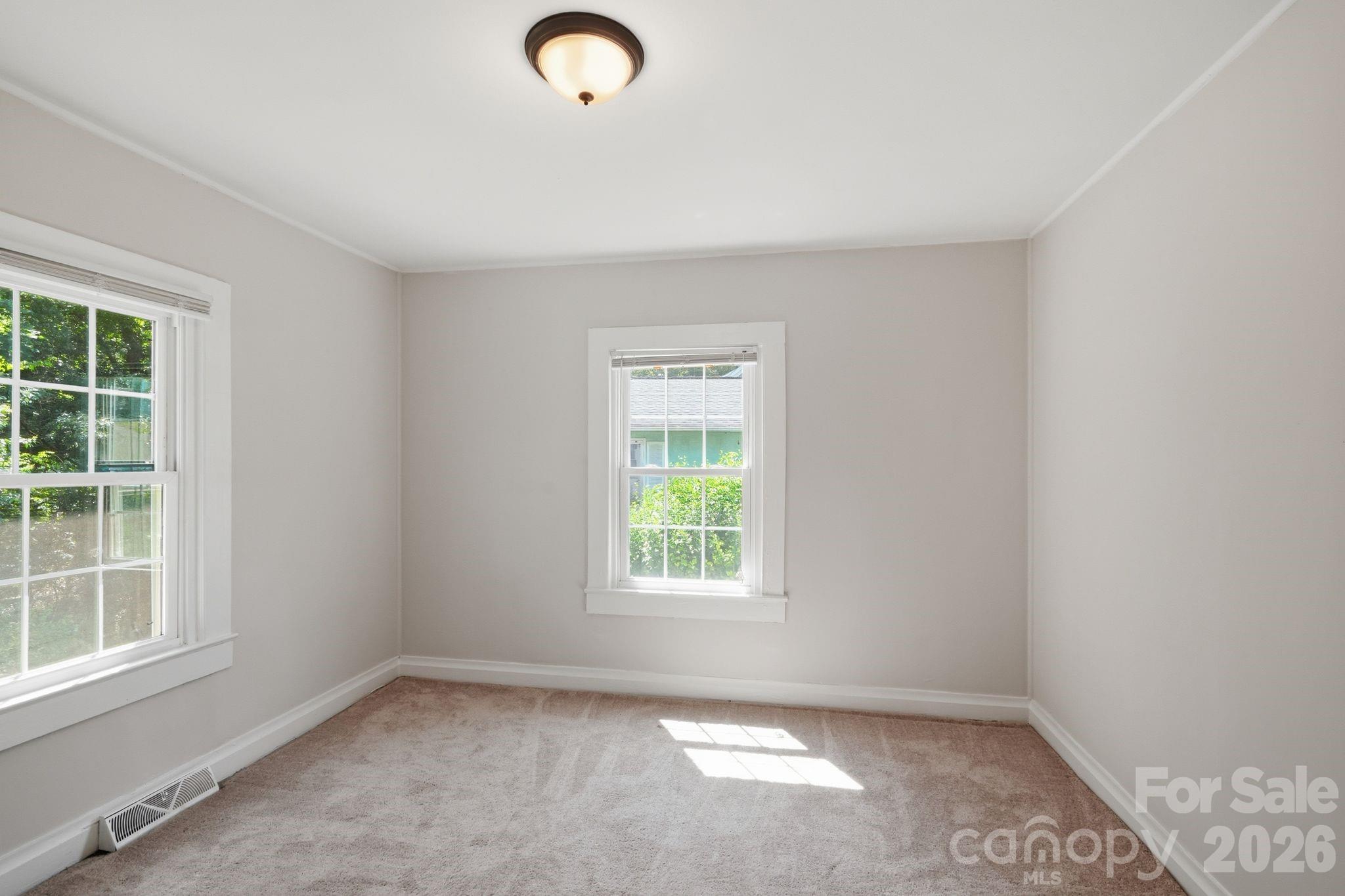 307 Clay Street Property Photo 13
