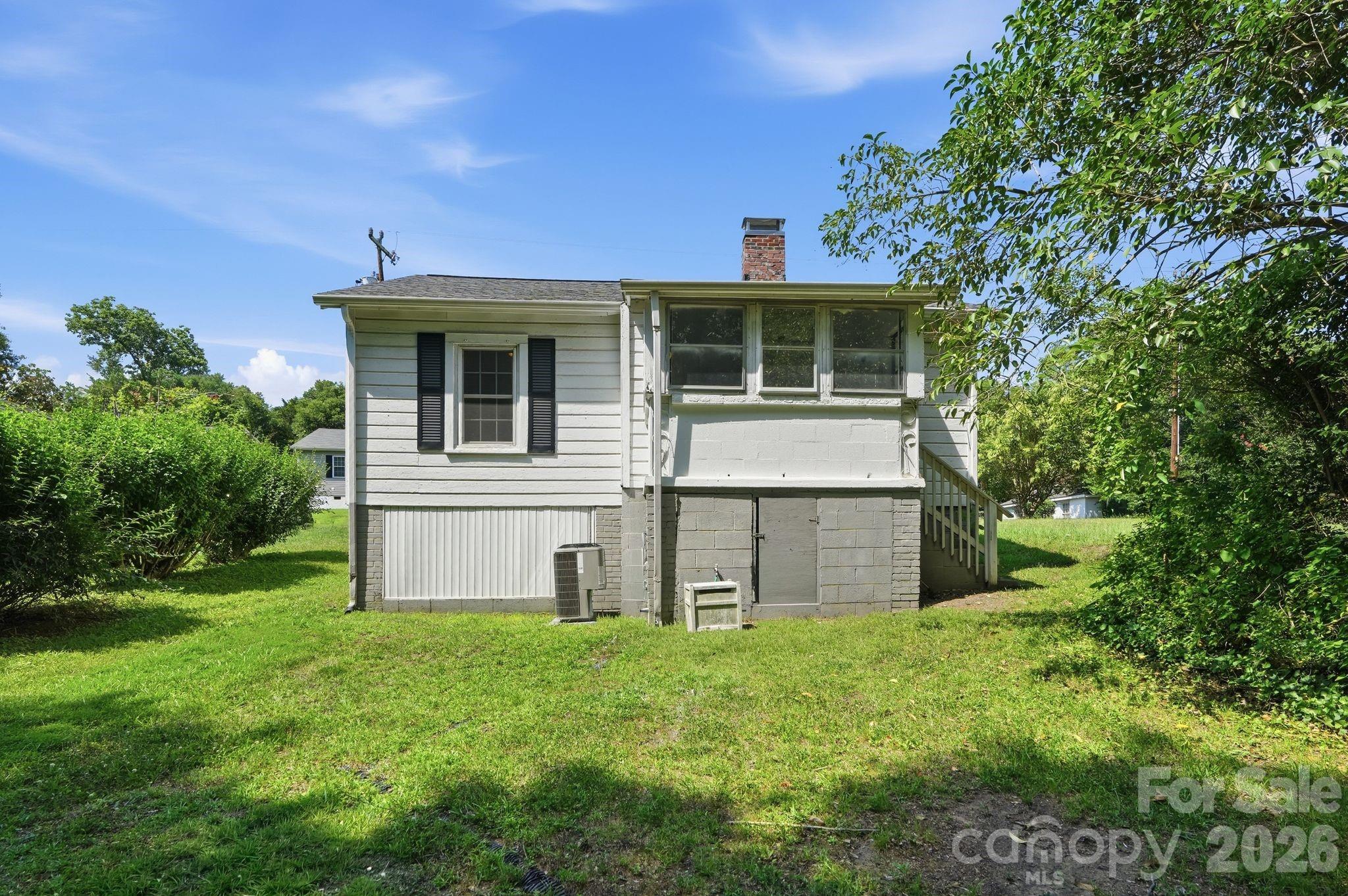 307 Clay Street Property Photo 16