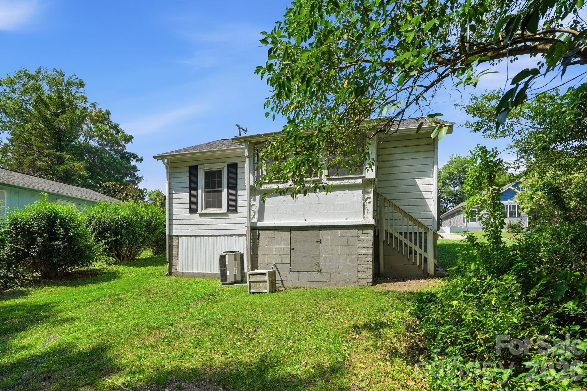 307 Clay Street Property Photo 17