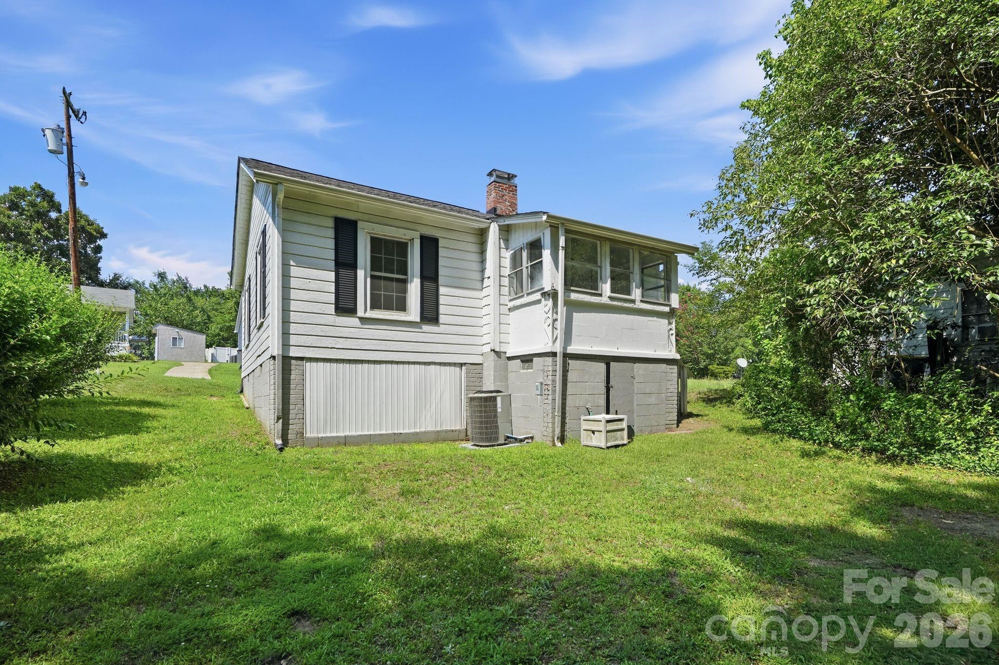 307 Clay Street Property Photo 18