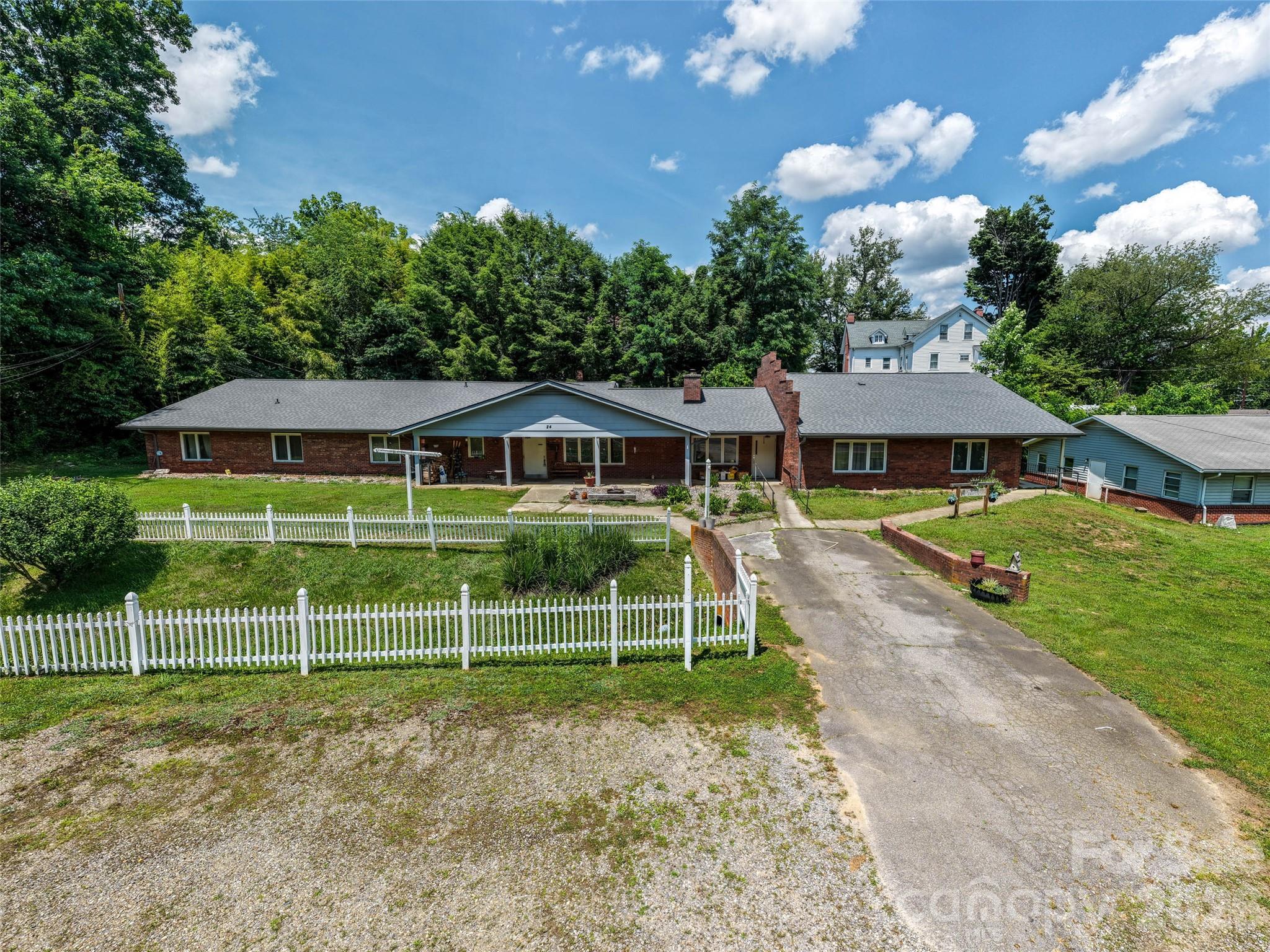 84 Chestnut Park Drive Property Photo 1