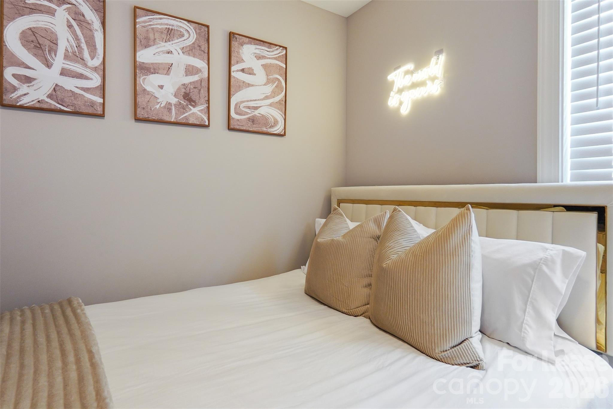 2675 Elmin Street Property Photo 11