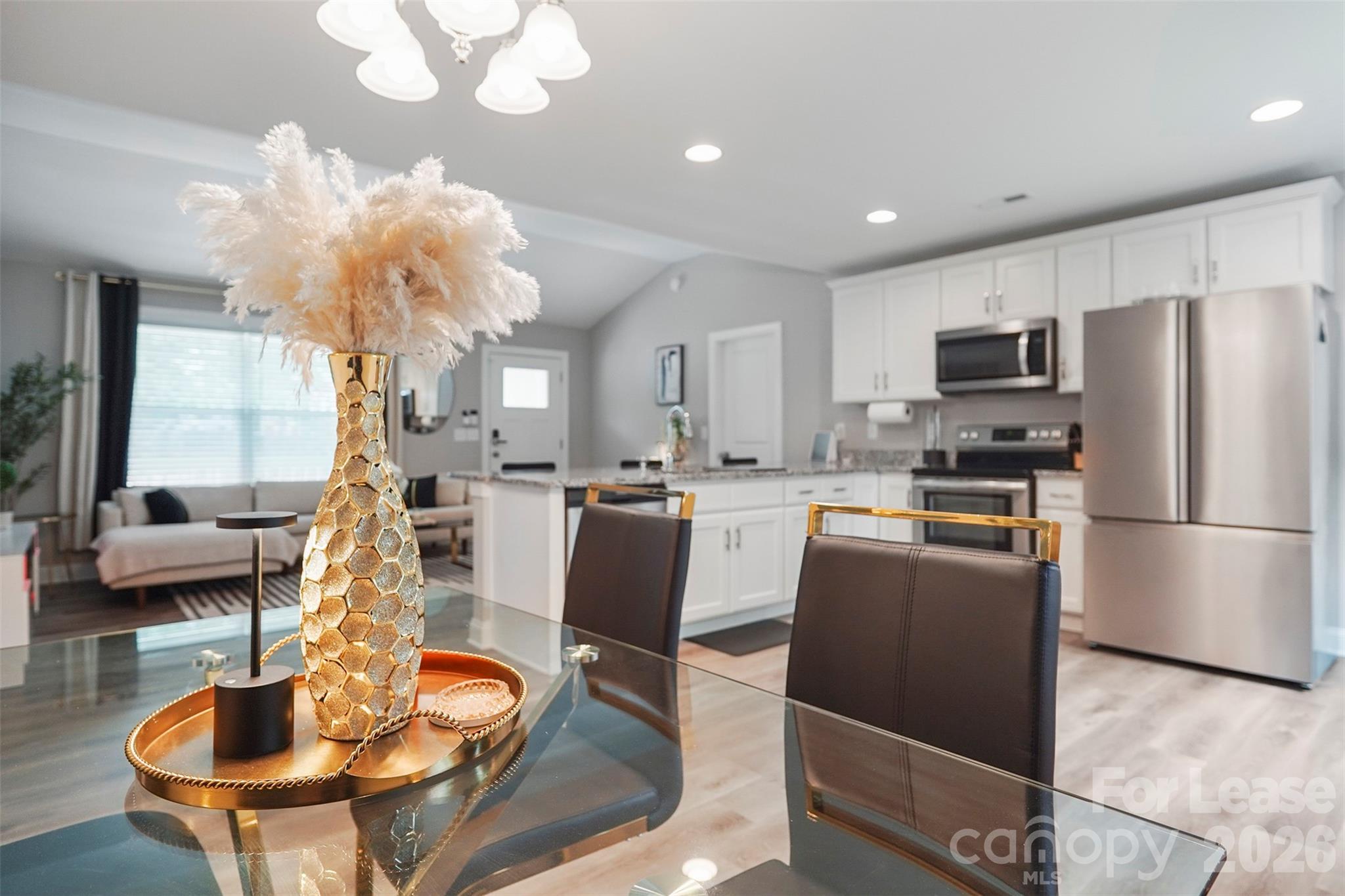 2675 Elmin Street Property Photo 11
