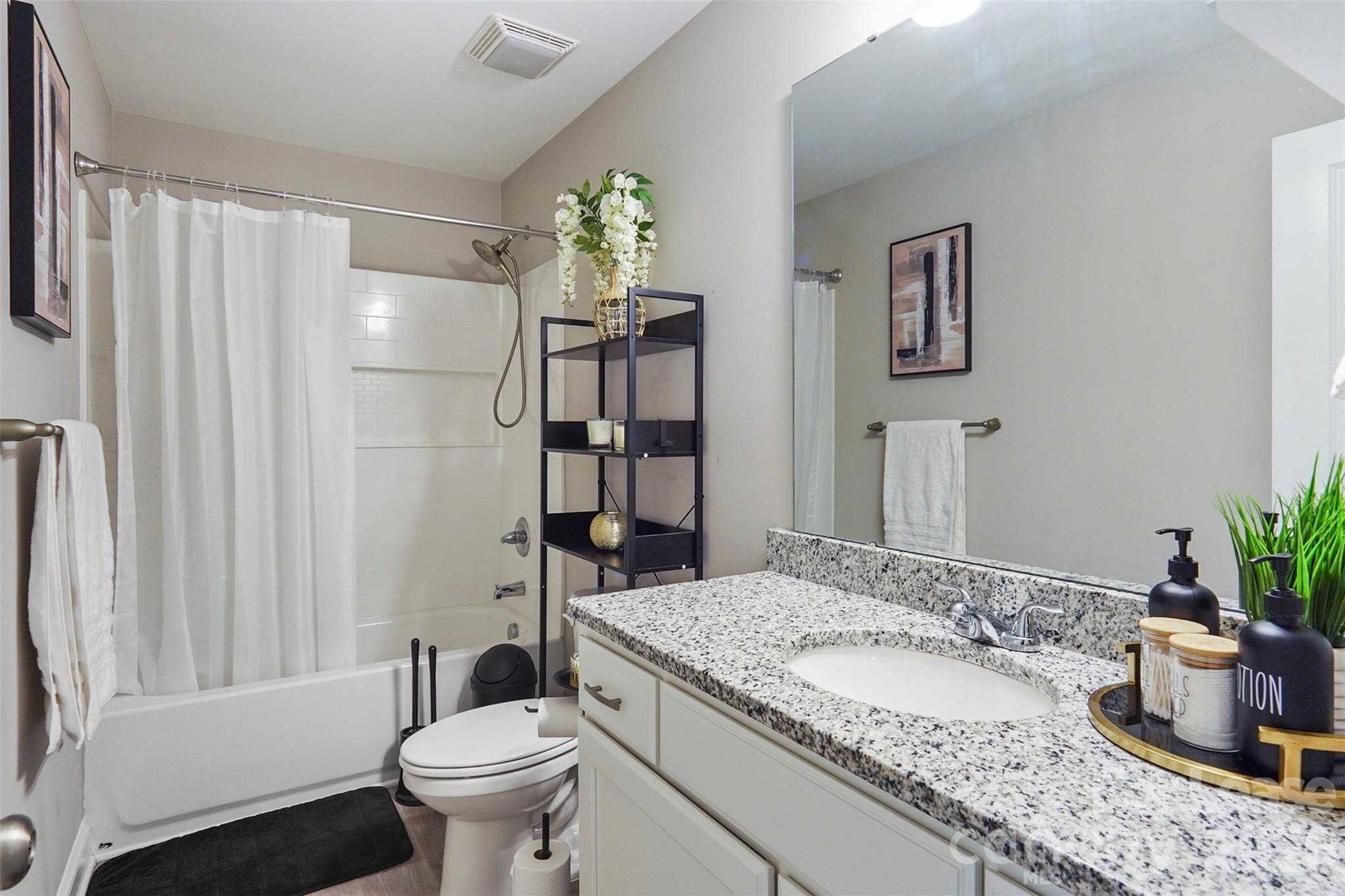 2675 Elmin Street Property Photo 15