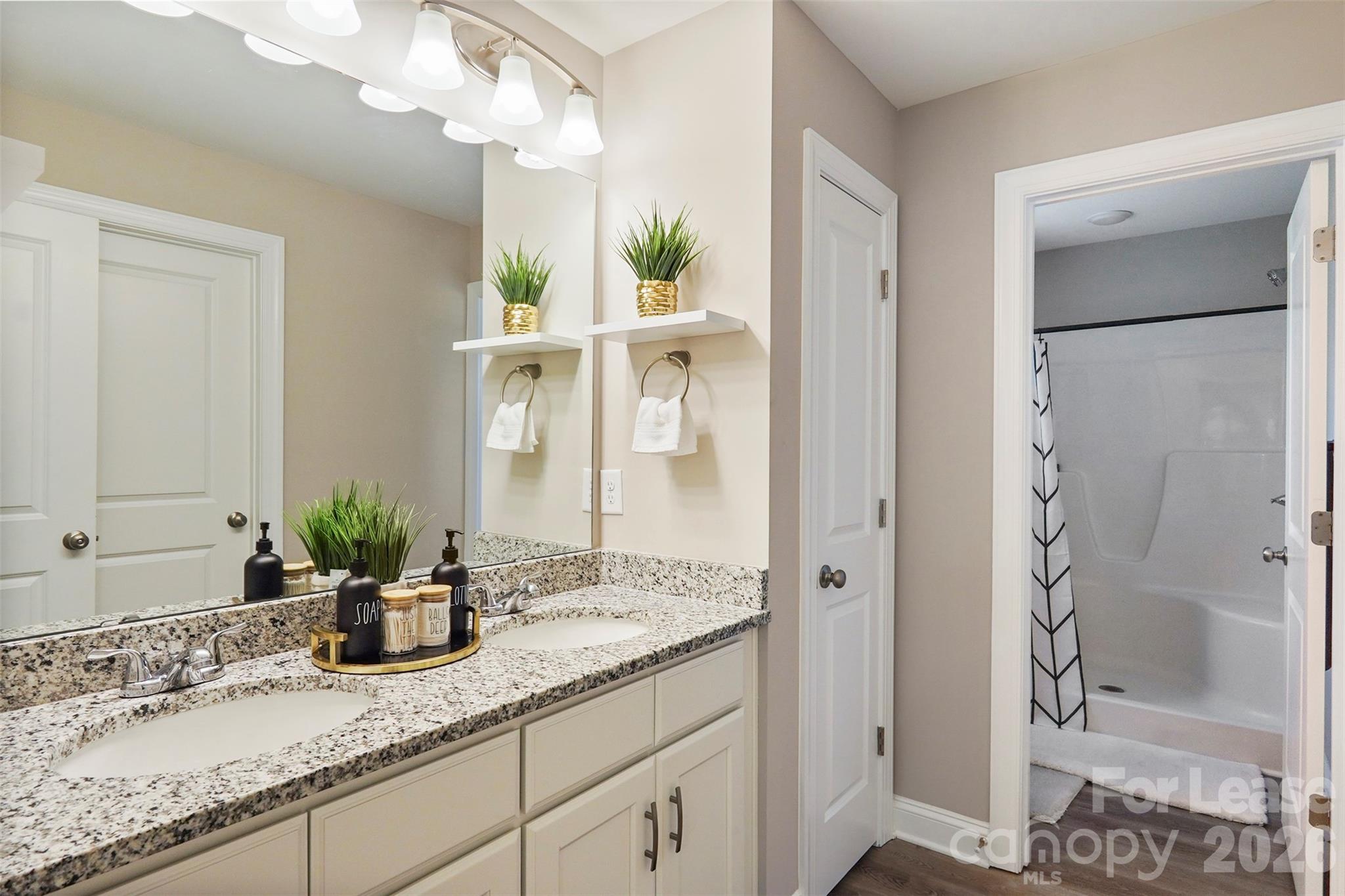 2675 Elmin Street Property Photo 25