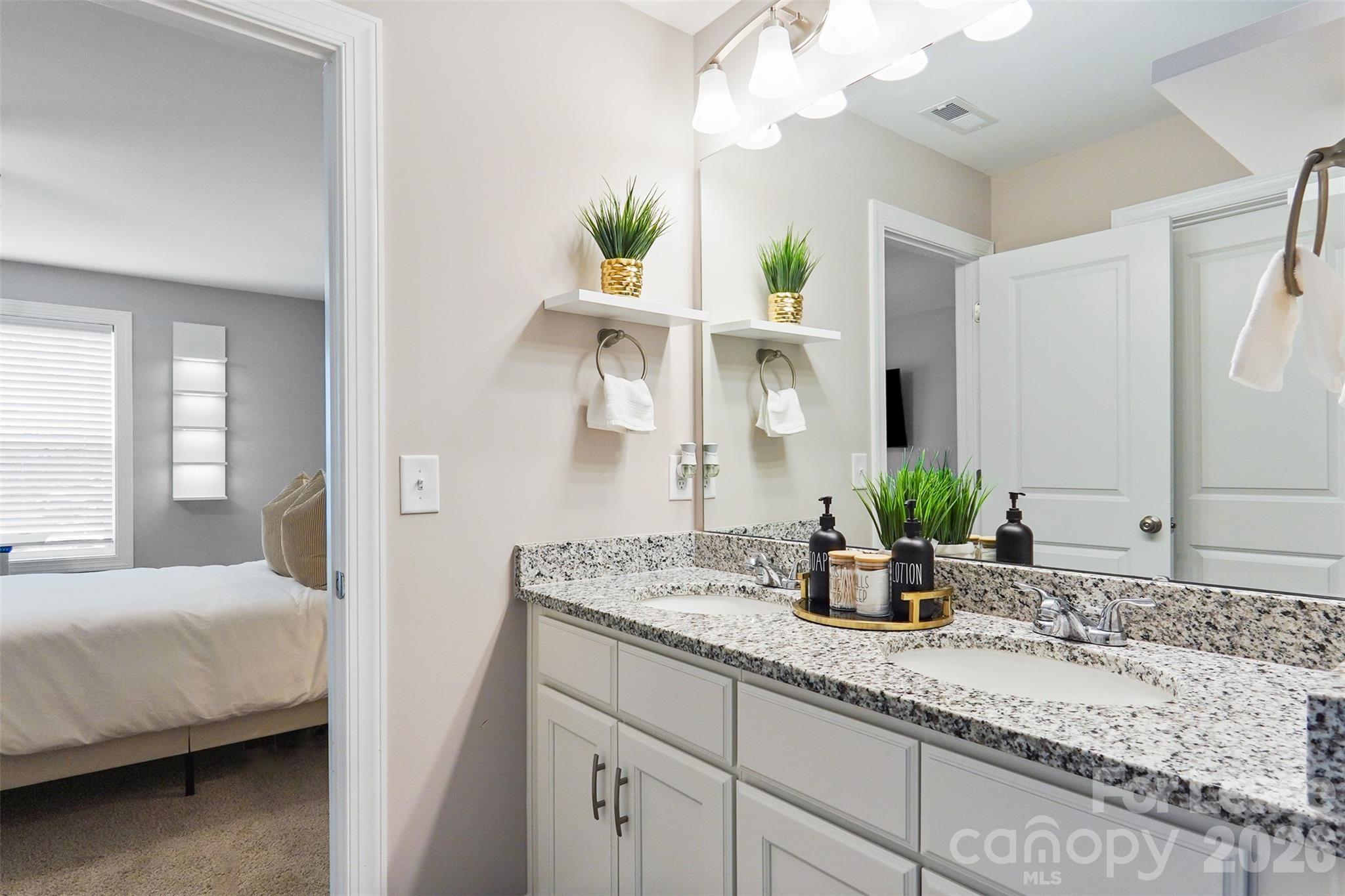 2675 Elmin Street Property Photo 26