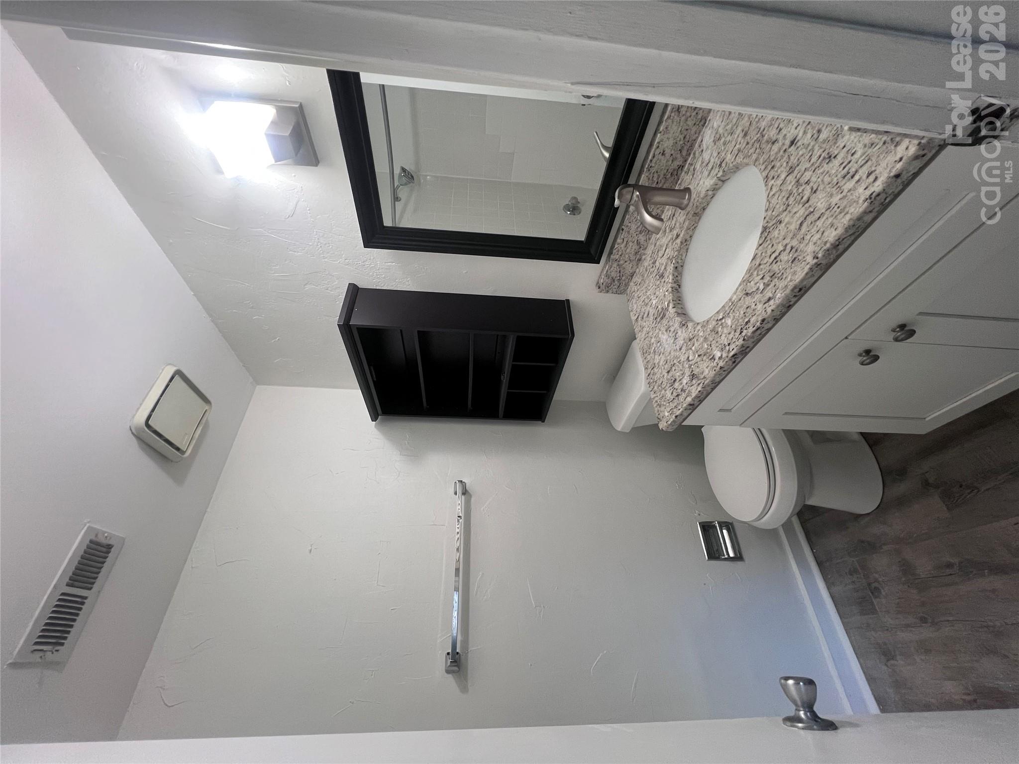 300 E Park Avenue Property Photo 3