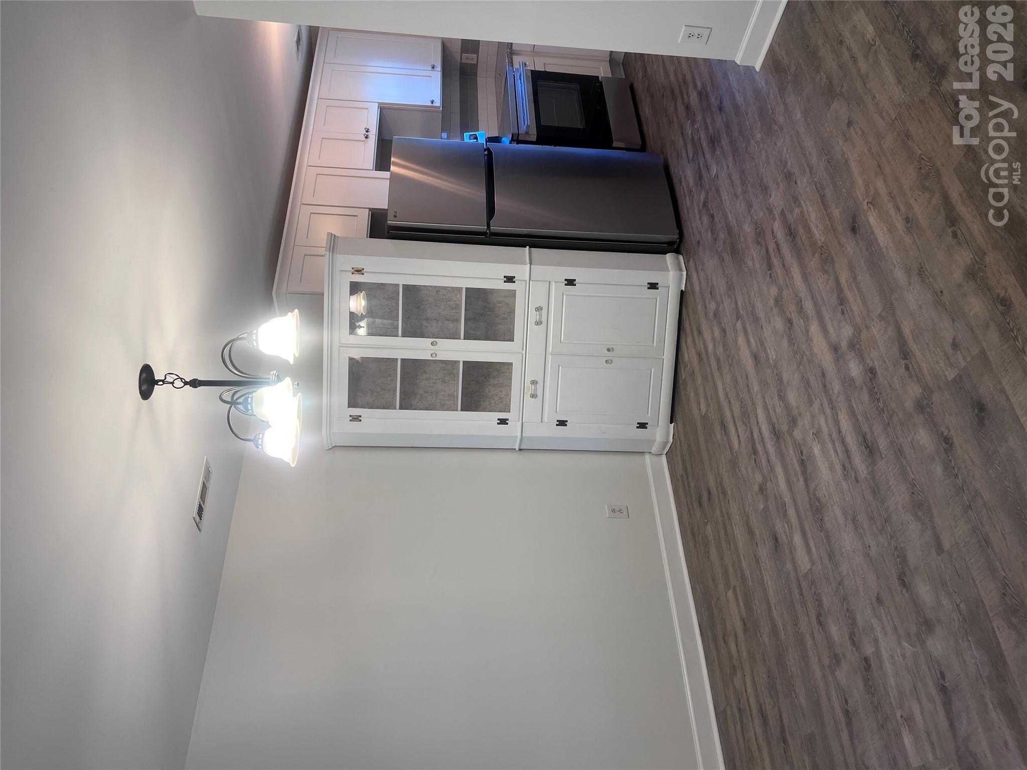 300 E Park Avenue Property Photo 5