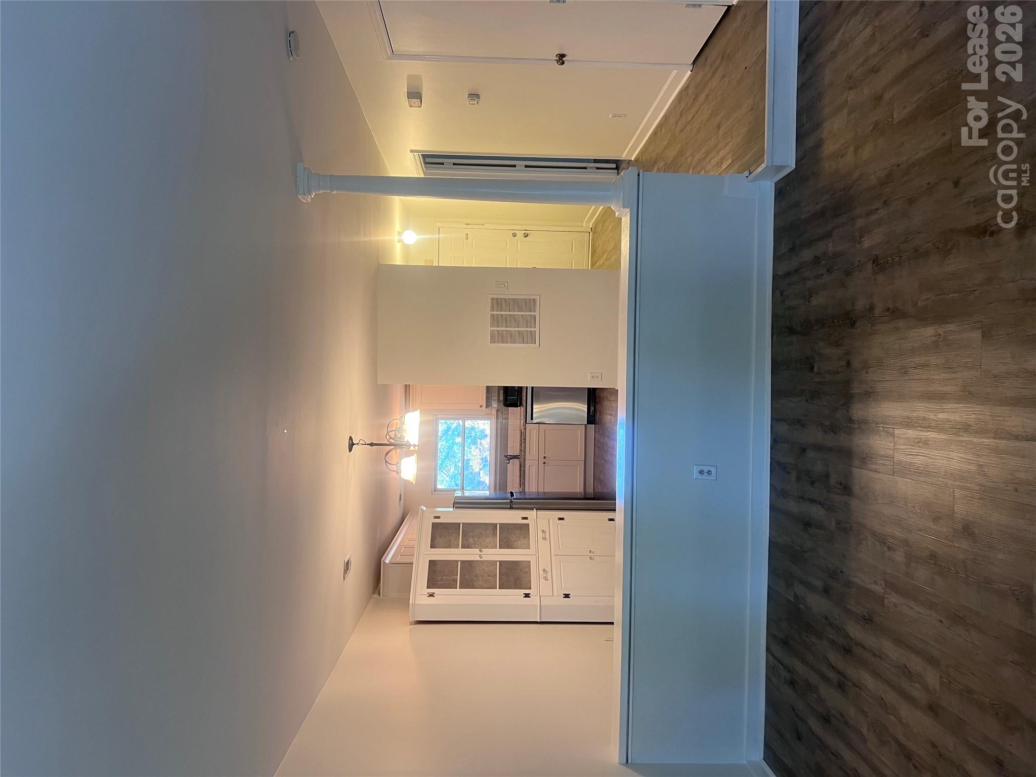 300 E Park Avenue Property Photo 6